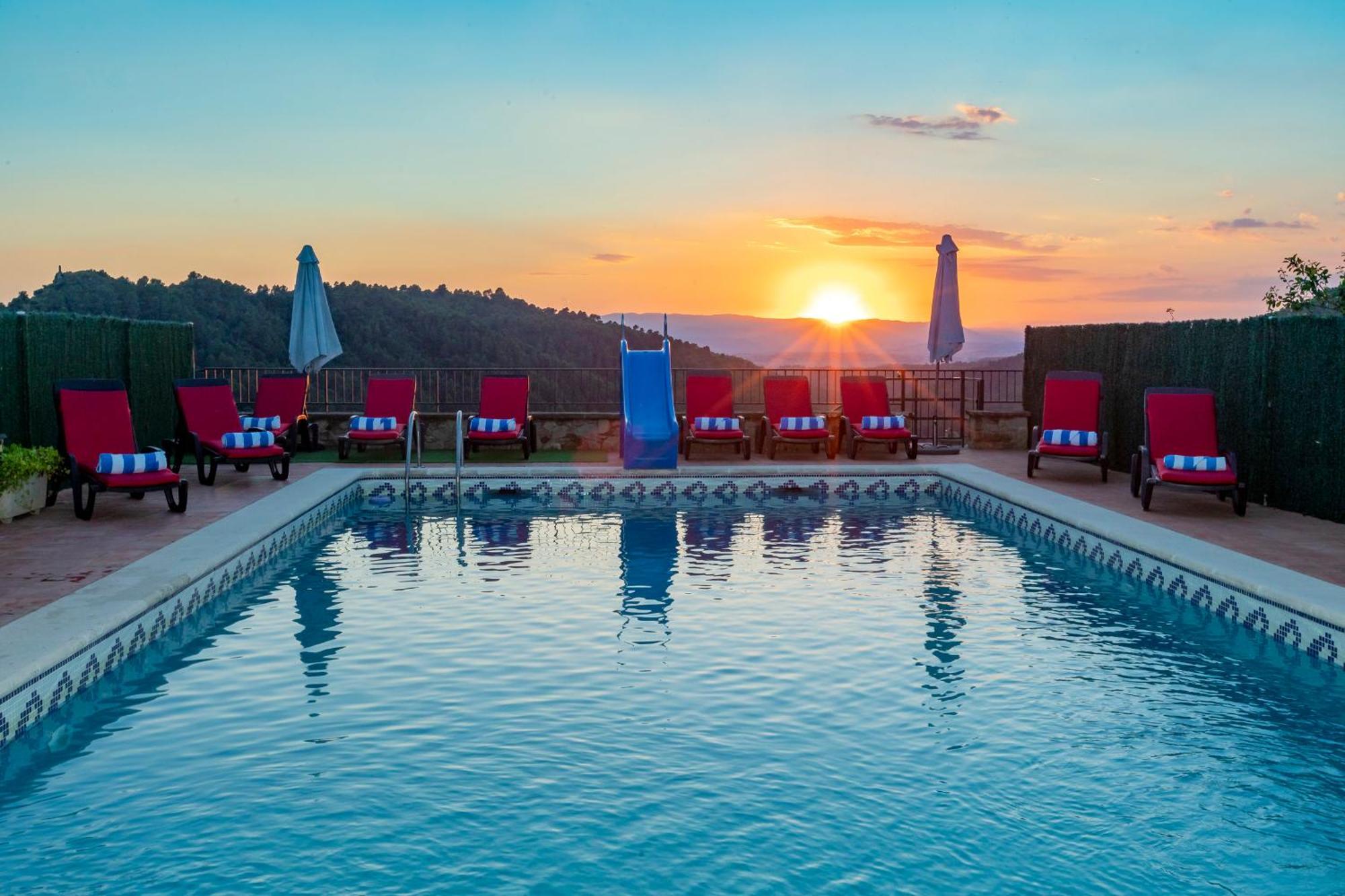 21 Sleeps Private Pool & Bbq Near Barcelona *