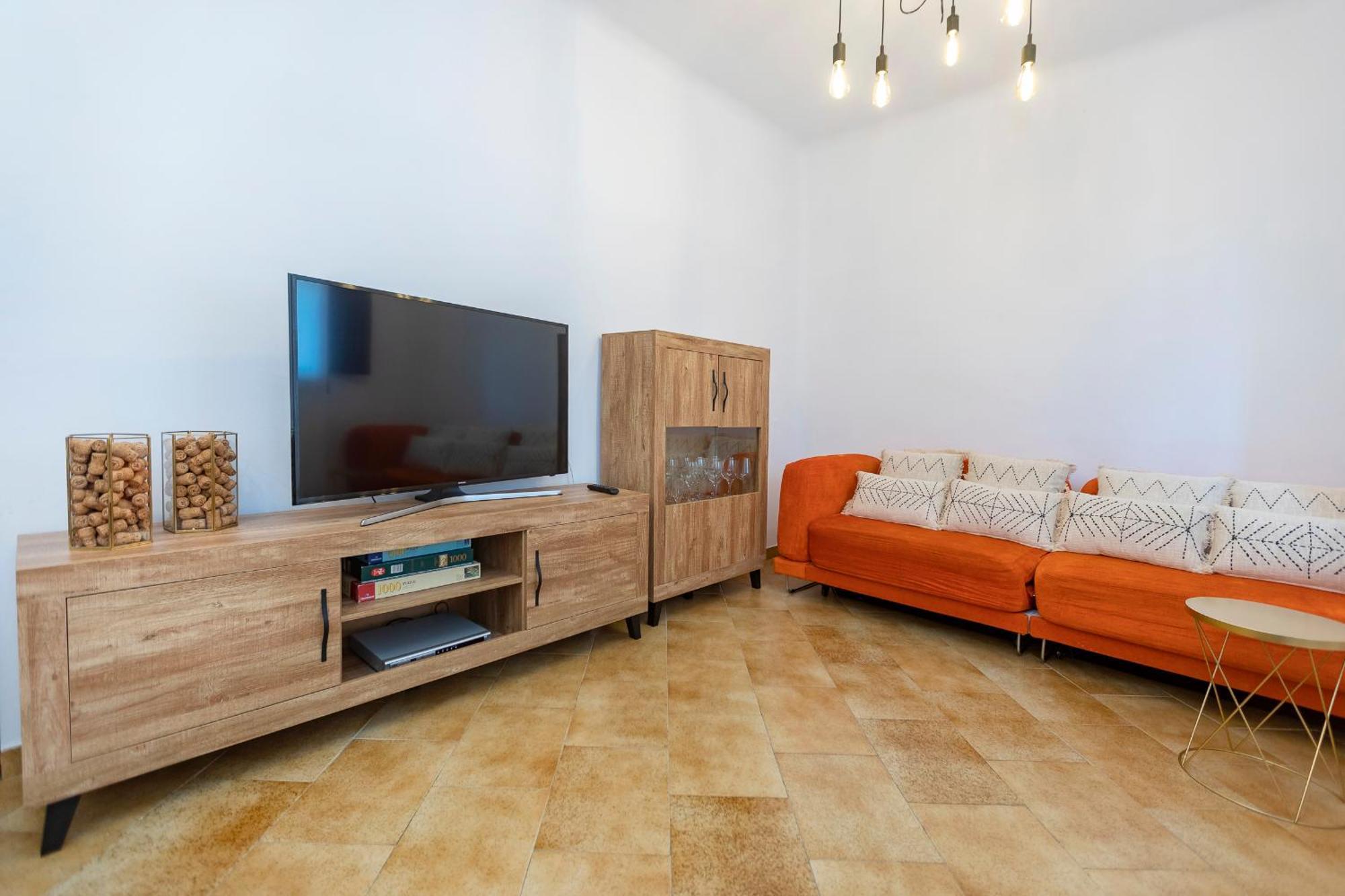 21 Sleeps Private Pool & Bbq Near Barcelona Rocafort (Catalonia)