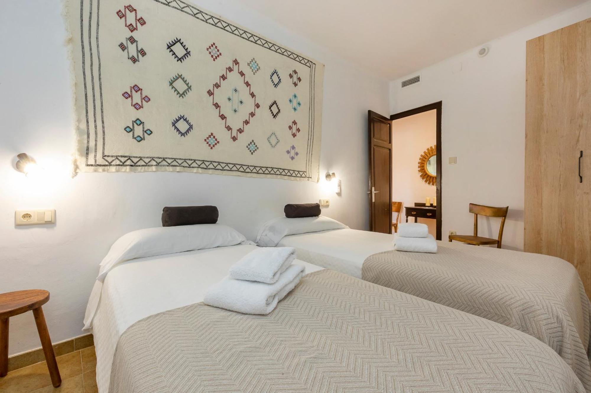 Villa 21 Sleeps Private Pool & Bbq Near Barcelona Rocafort (Catalonia)