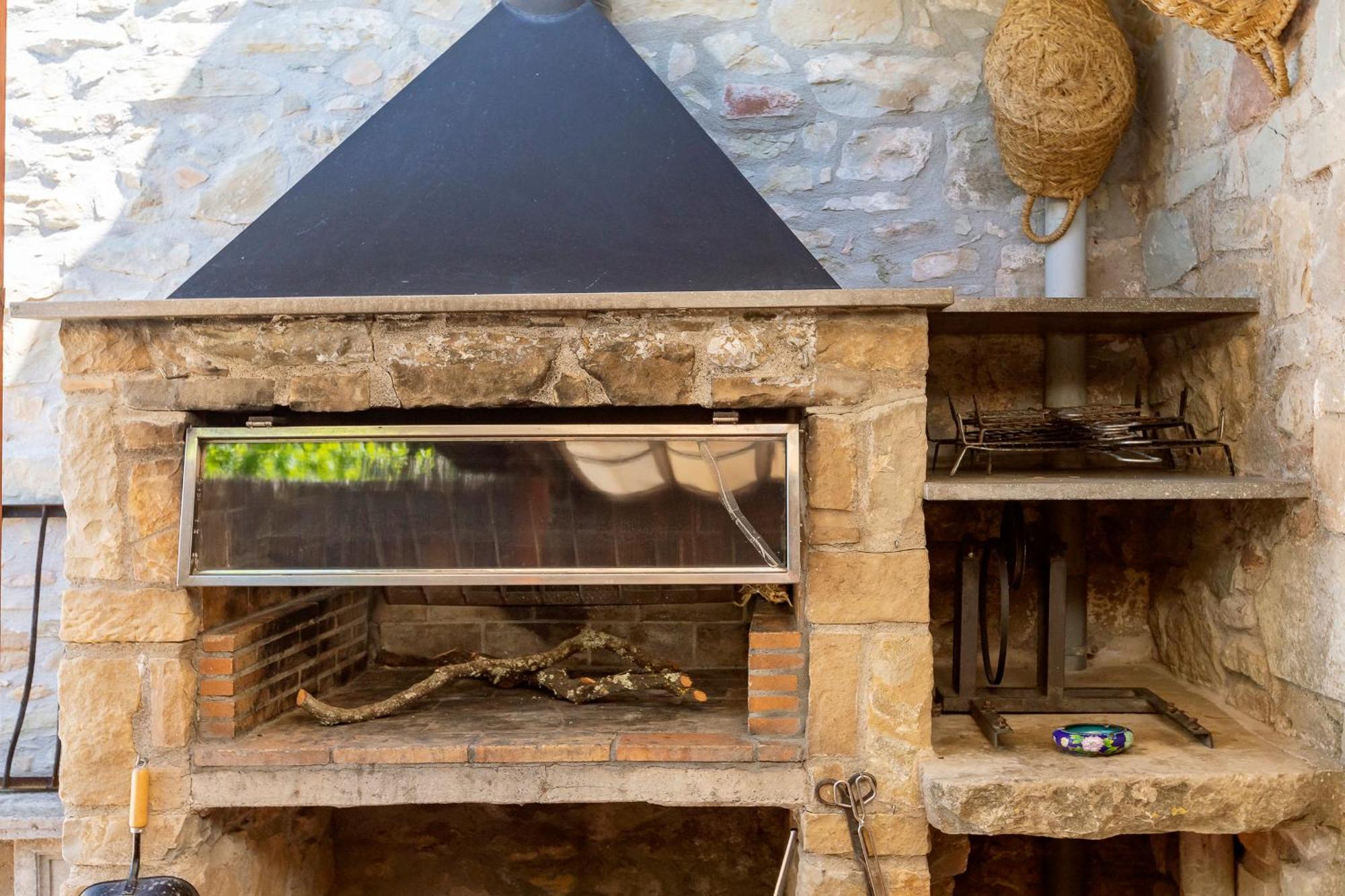 21 Sleeps Private Pool & Bbq Near Barcelona Villa