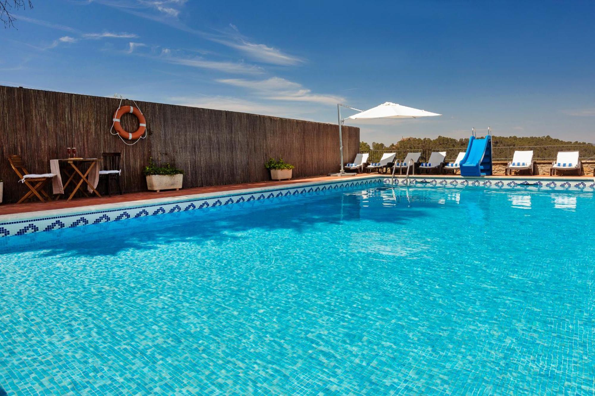 Villa 21 Sleeps Private Pool & Bbq Near Barcelona *