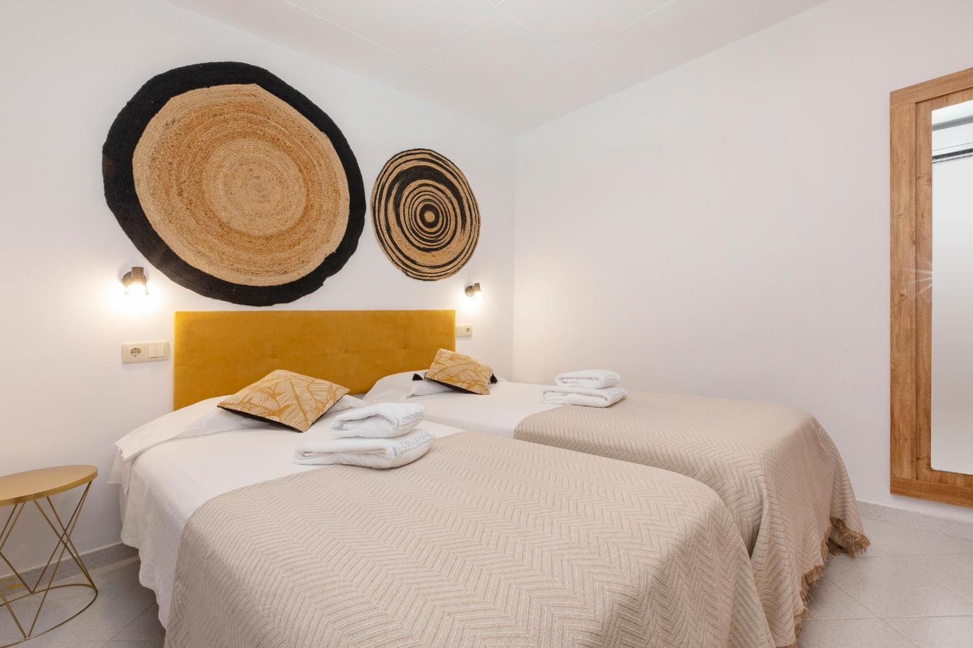 21 Sleeps Private Pool & Bbq Near Barcelona Villa
