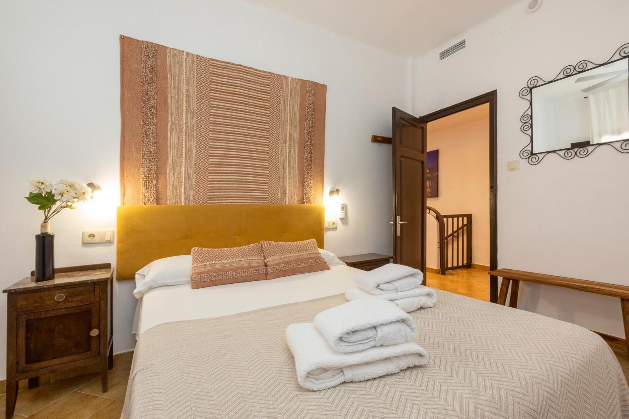 21 Sleeps Private Pool & Bbq Near Barcelona Villa