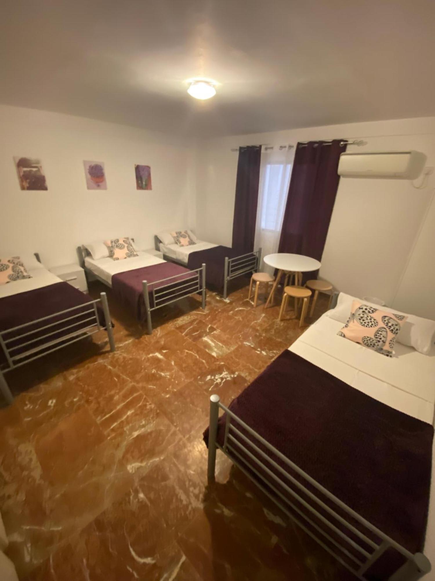 Hostal El Dorado *
