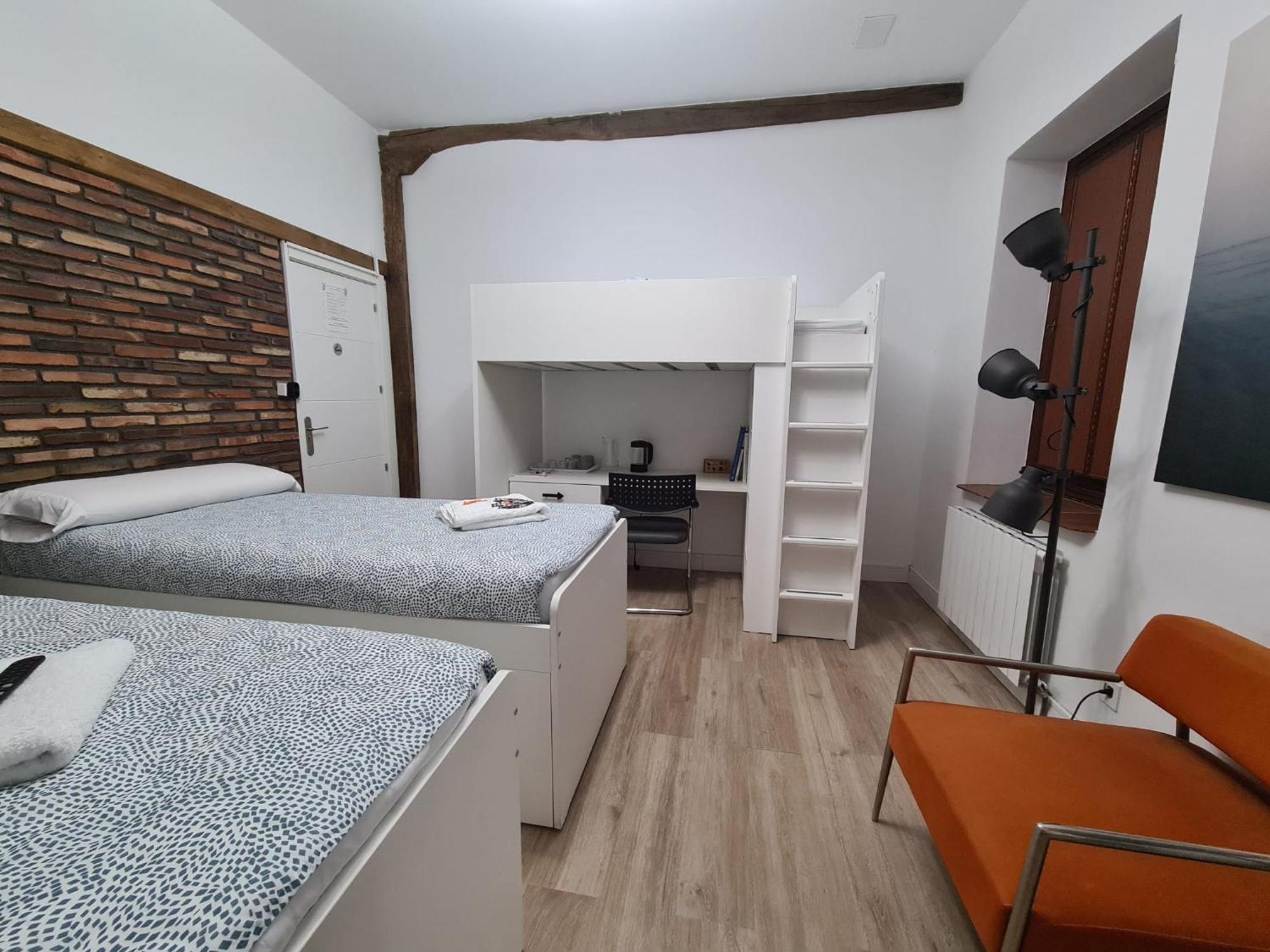 Habitación en casa particular Habitación Triple En Caserío A 8km De Bilbao