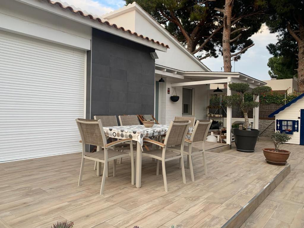Сasa de vacaciones Lovely House Near The *