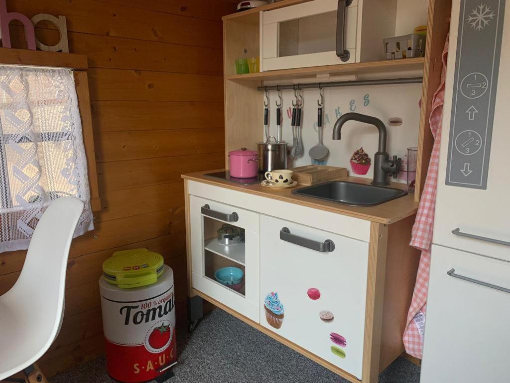 Сasa de vacaciones Lovely House Near The