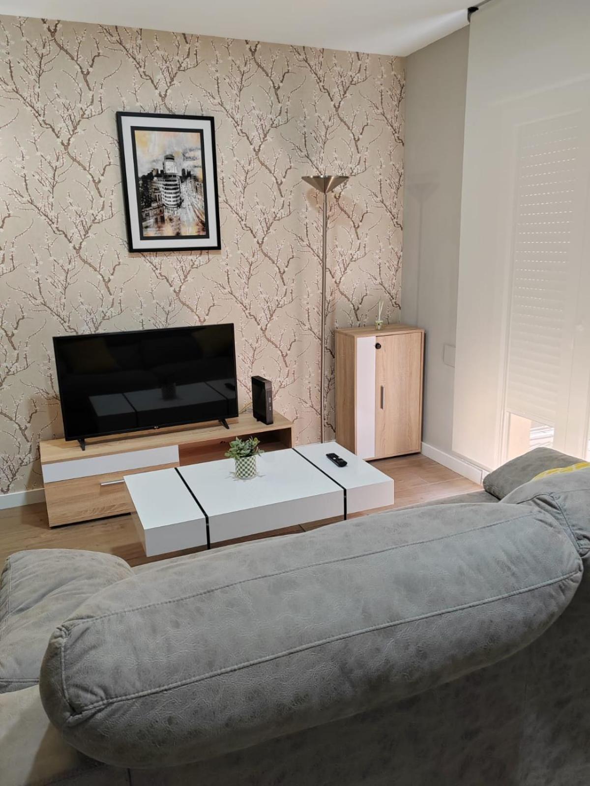 Urbanlux Recinto Ferial Apartment *