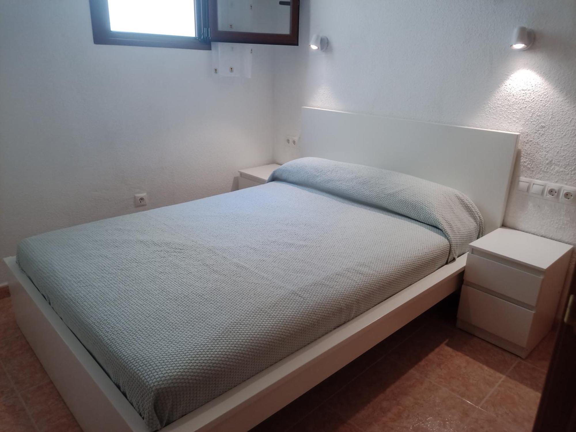 Apartamento Piso de 2 dormitorios Madrid Centro Gran Vía - Plaza de España, el salón y 2 dormitorios tienen aire *