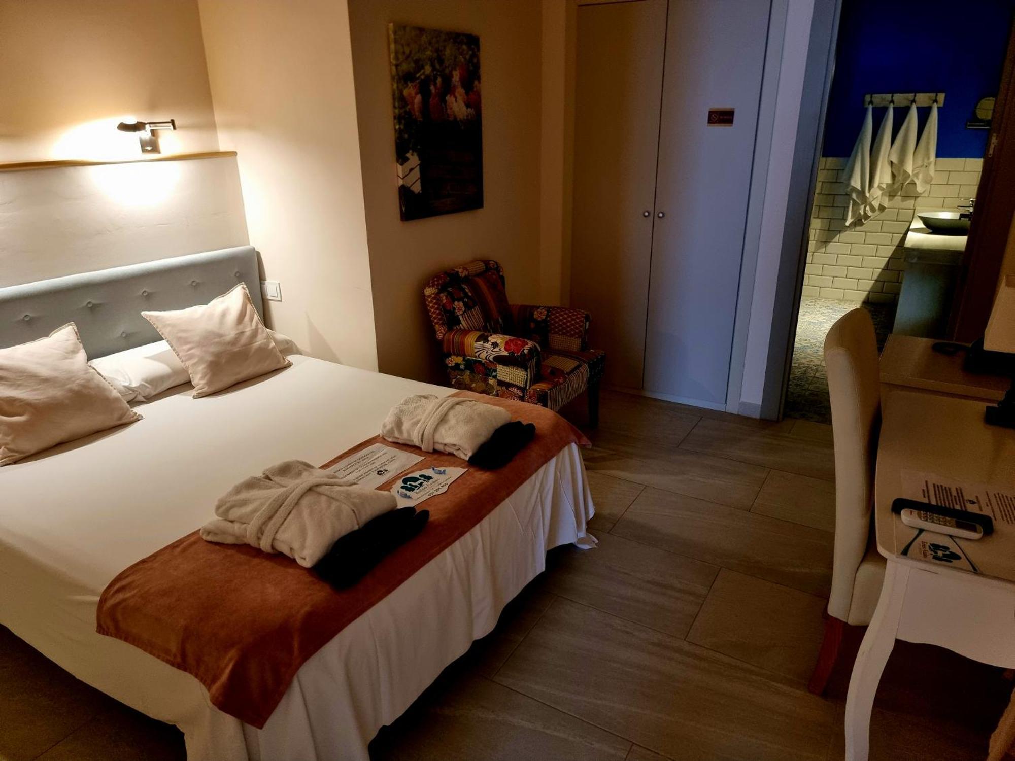 Hospedería Baños Arabes De Dos Hotel