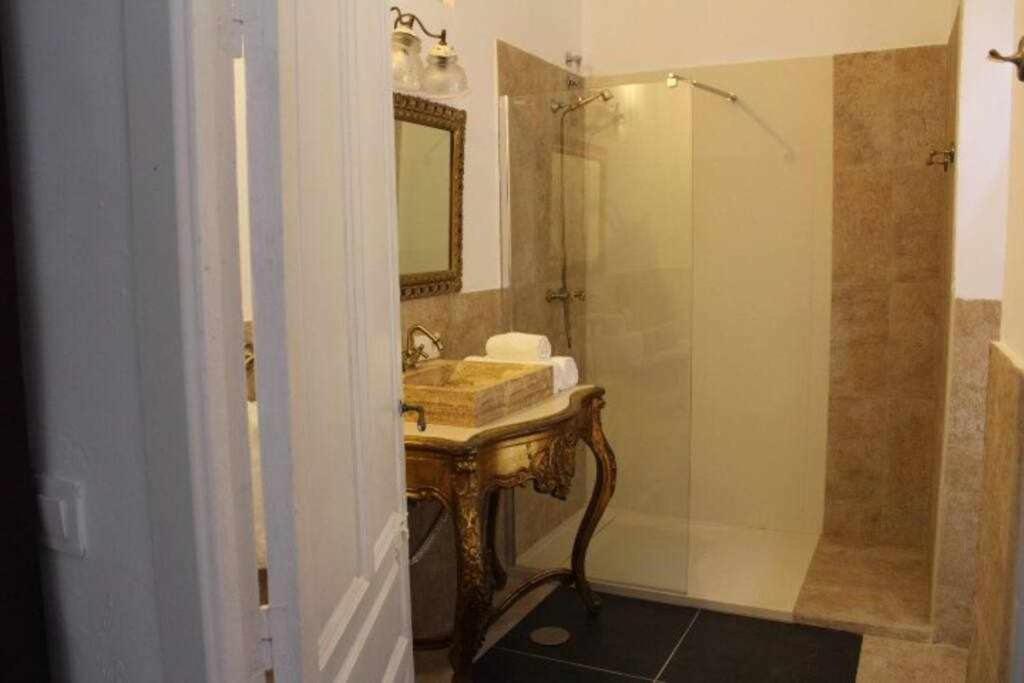 Holiday home Casa Palacio Del Siglo Xviii En Centro Seville