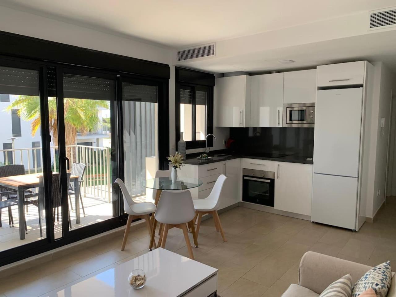 Apartamento Primera Linea De Playa Con Piscina