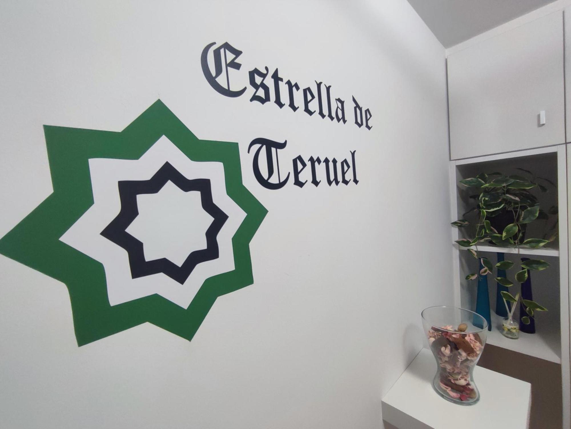 Estrella De *