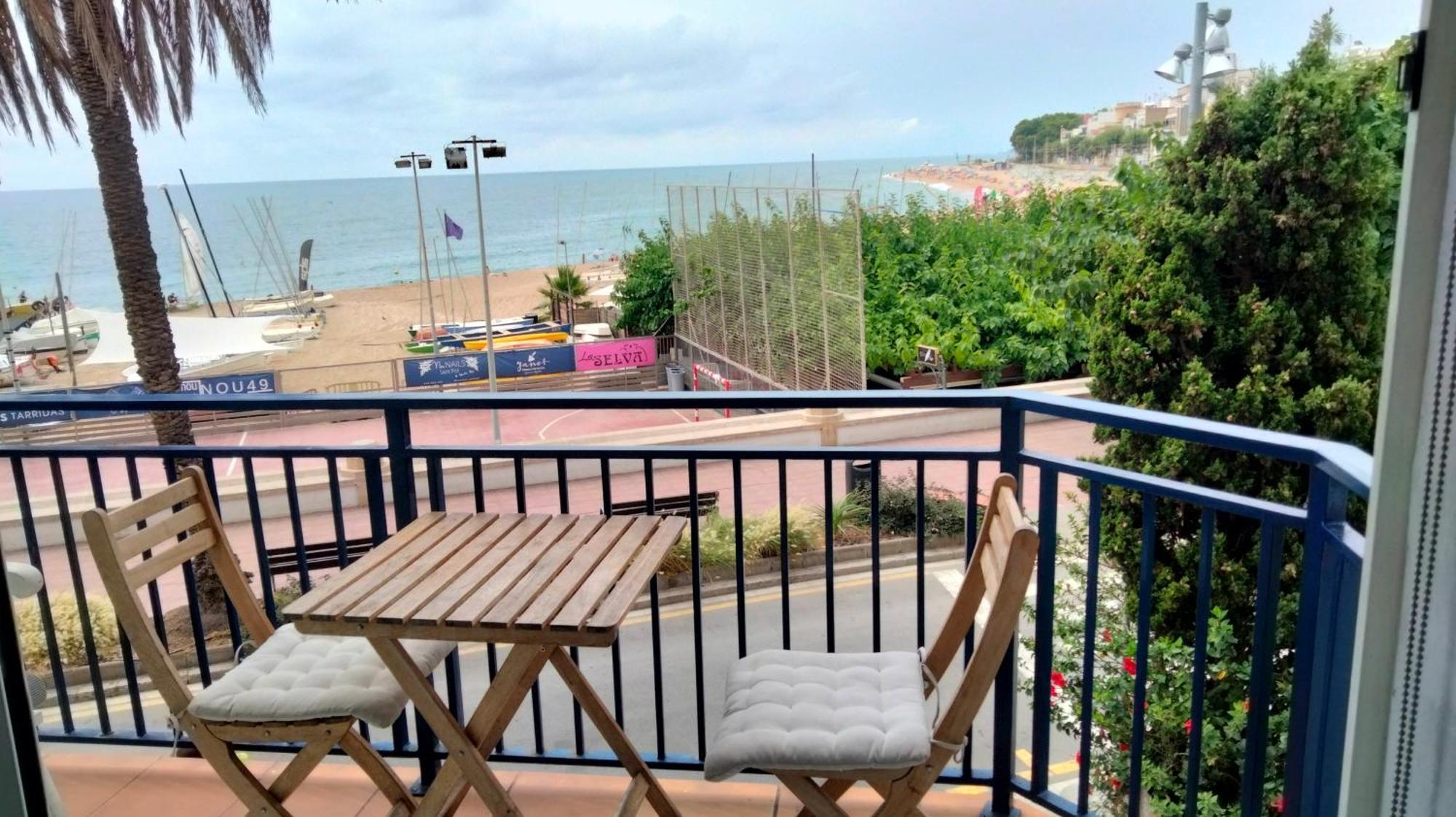 Beachfront With Private Parking Apartamento