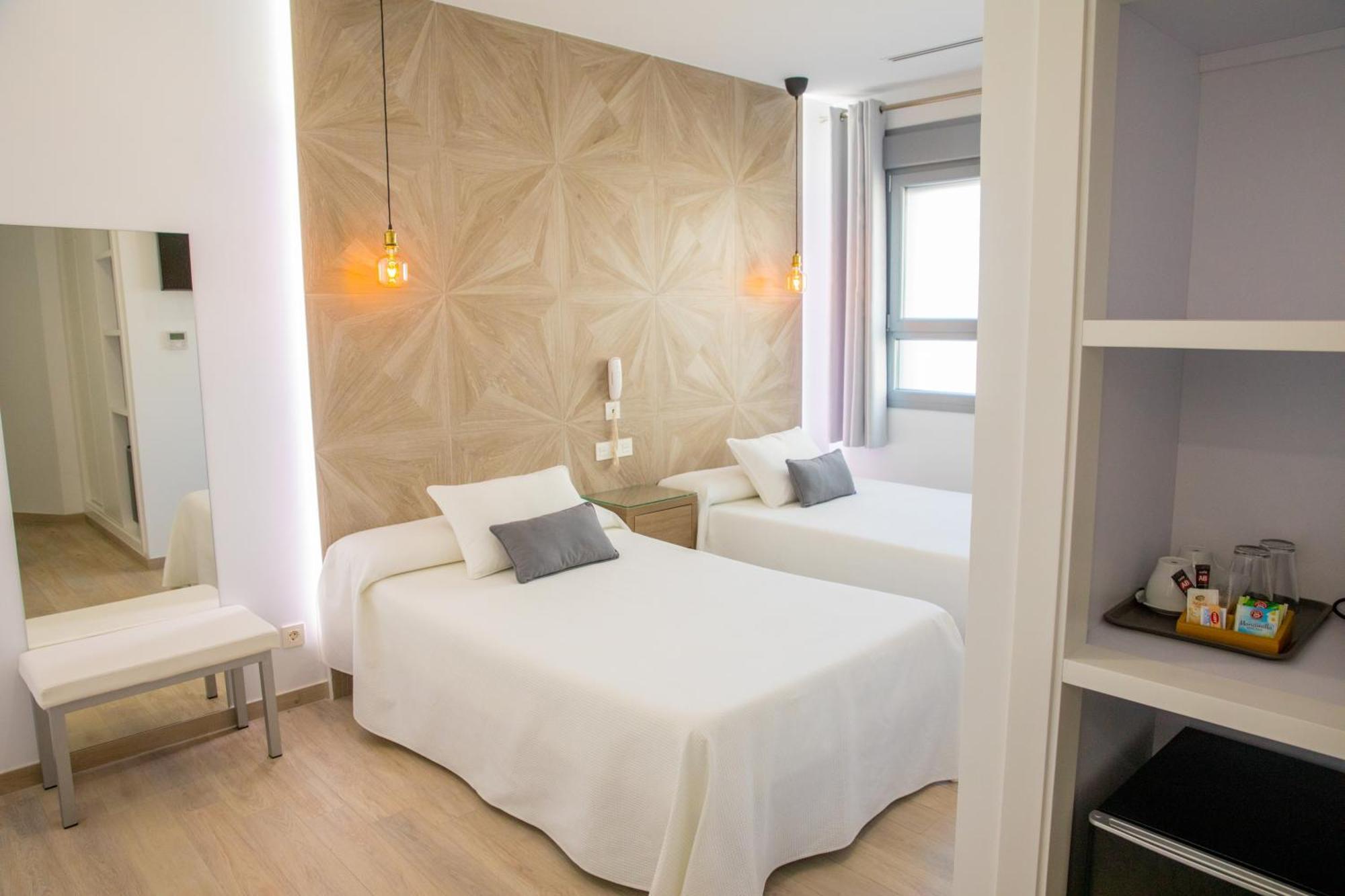 Hotel Enfasis-group 2*