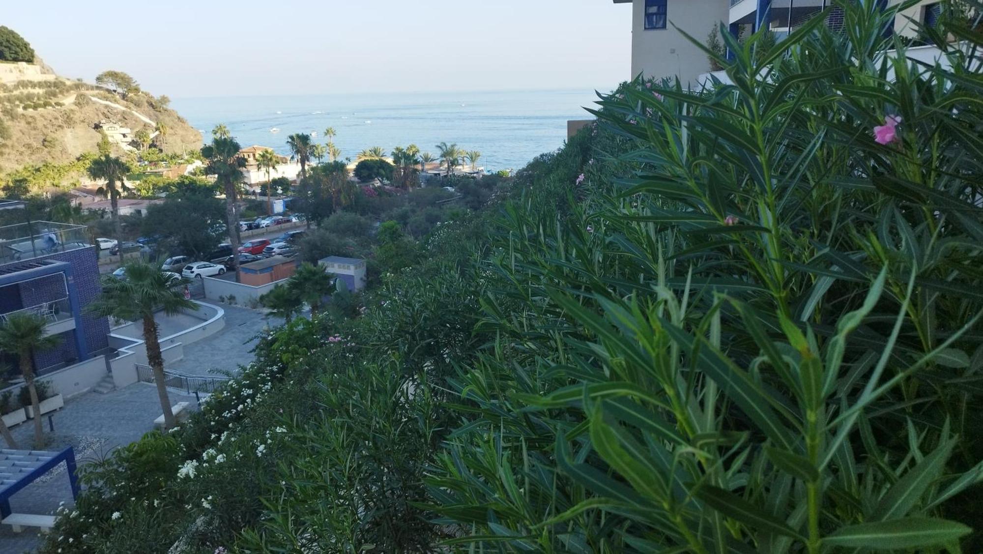Vistas De Ensueno Junto Al Mar Almunecar