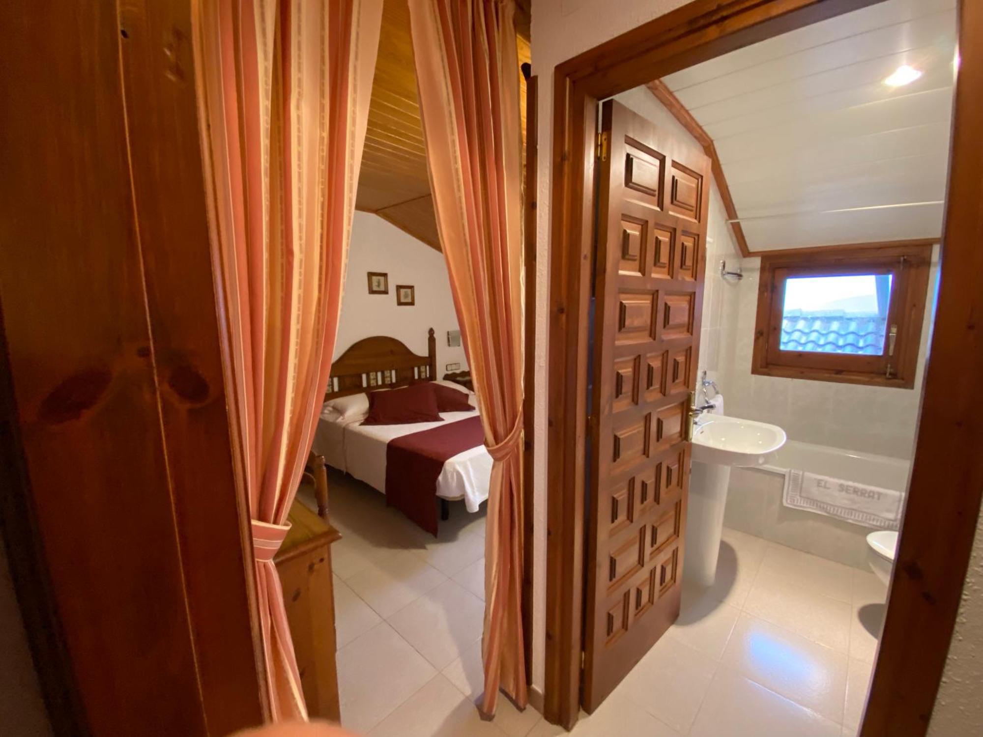 Hotel El Serrat De Tregura *