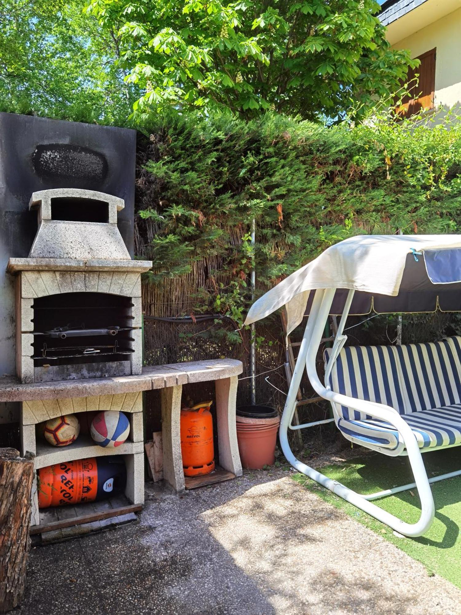 Chalet Entero Con Patio