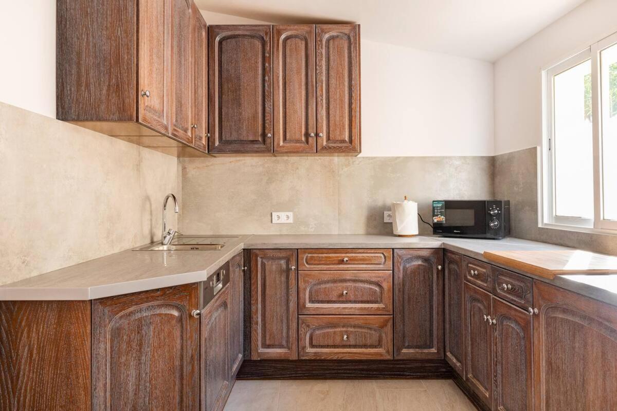 Constantinos O Completa Villa