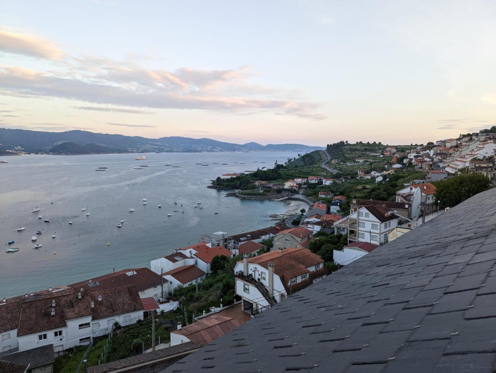 Atico Con Vistas En * Raxo