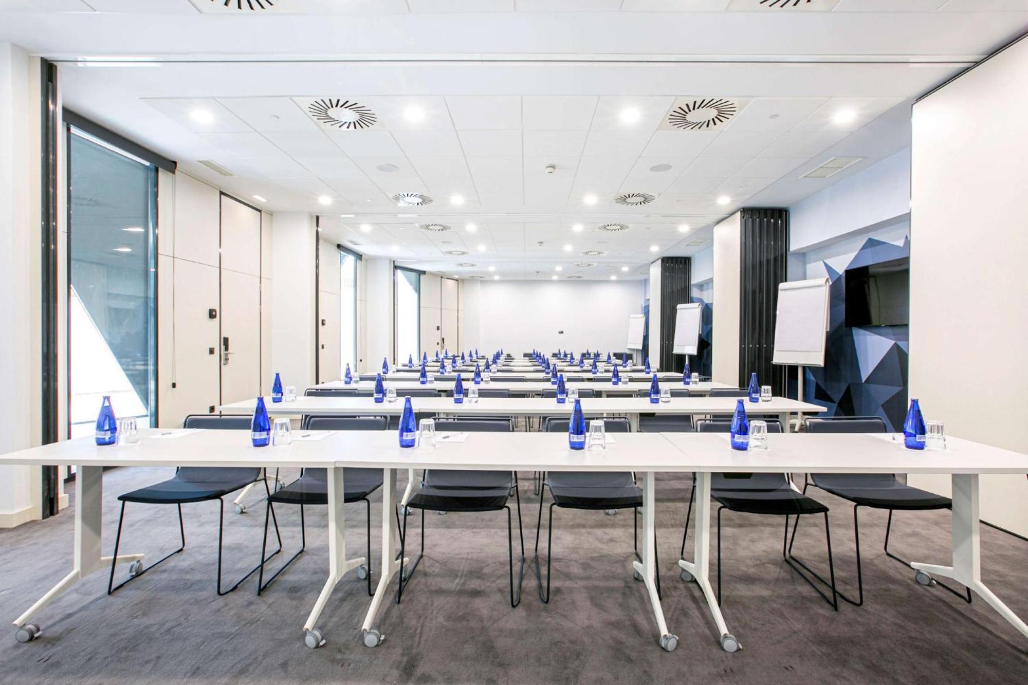 Hotel Hampton By Hilton Madrid 3*