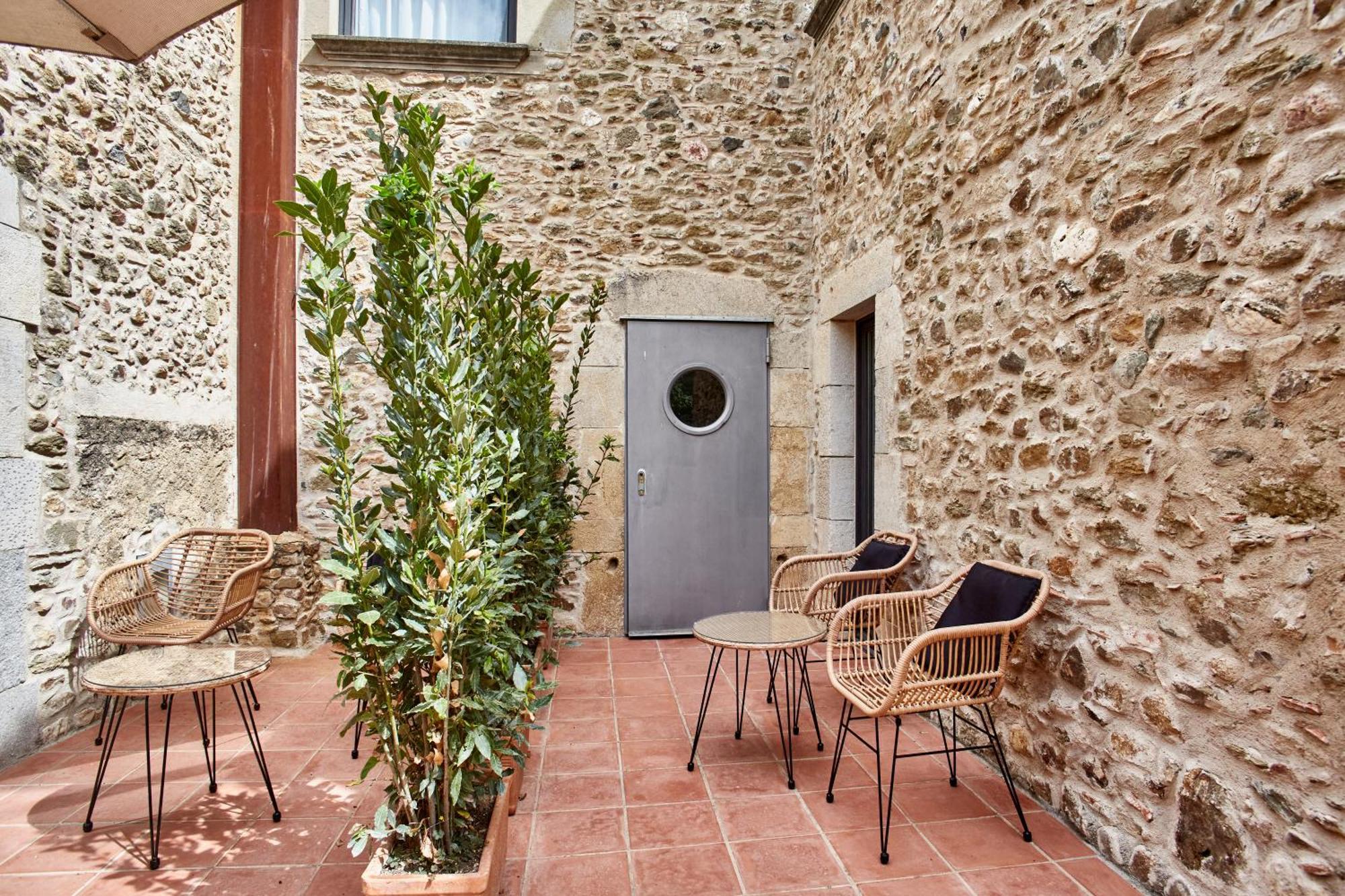 Arcs De - Adults Only Monells