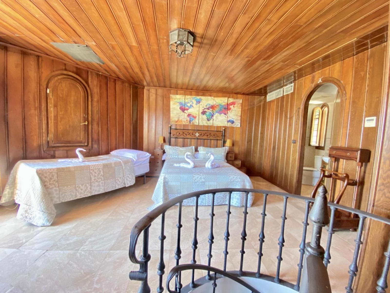 Magnífico Castillo Privado, Elevado En La Roca Chalet La Cabrera