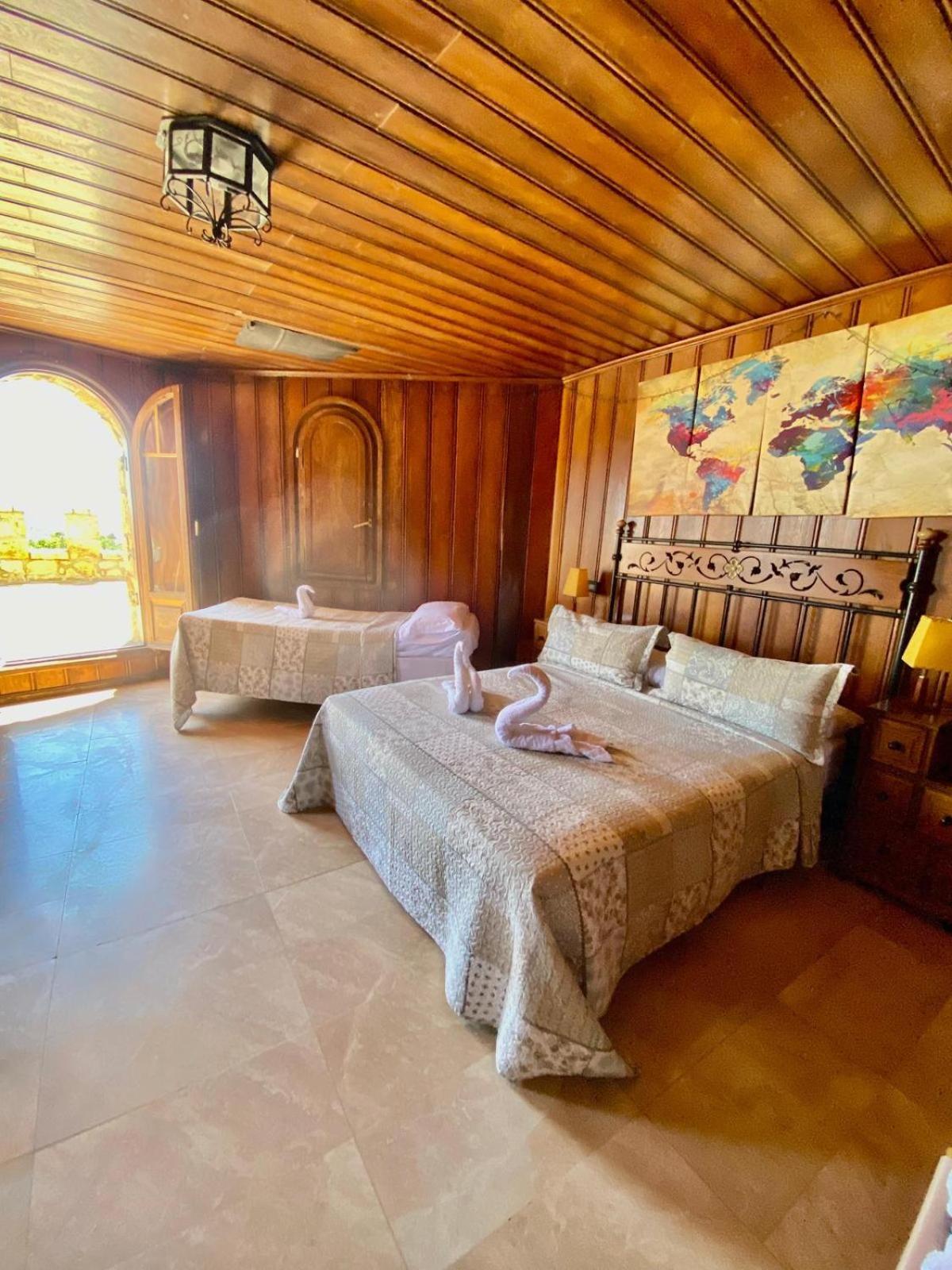 Magnífico Castillo Privado, Elevado En La Roca La Cabrera