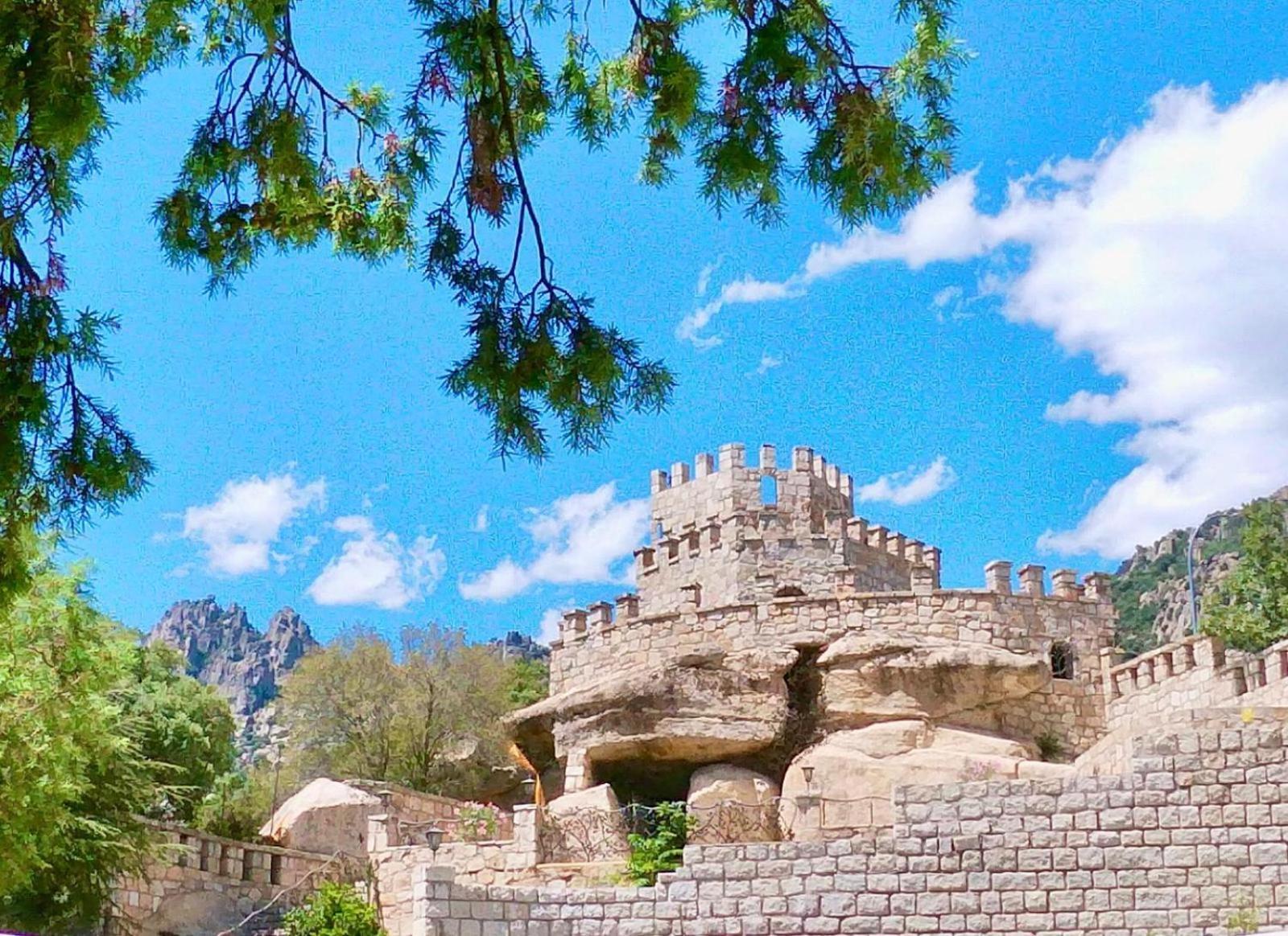 Chalet Magnífico Castillo Privado, Elevado En La Roca
