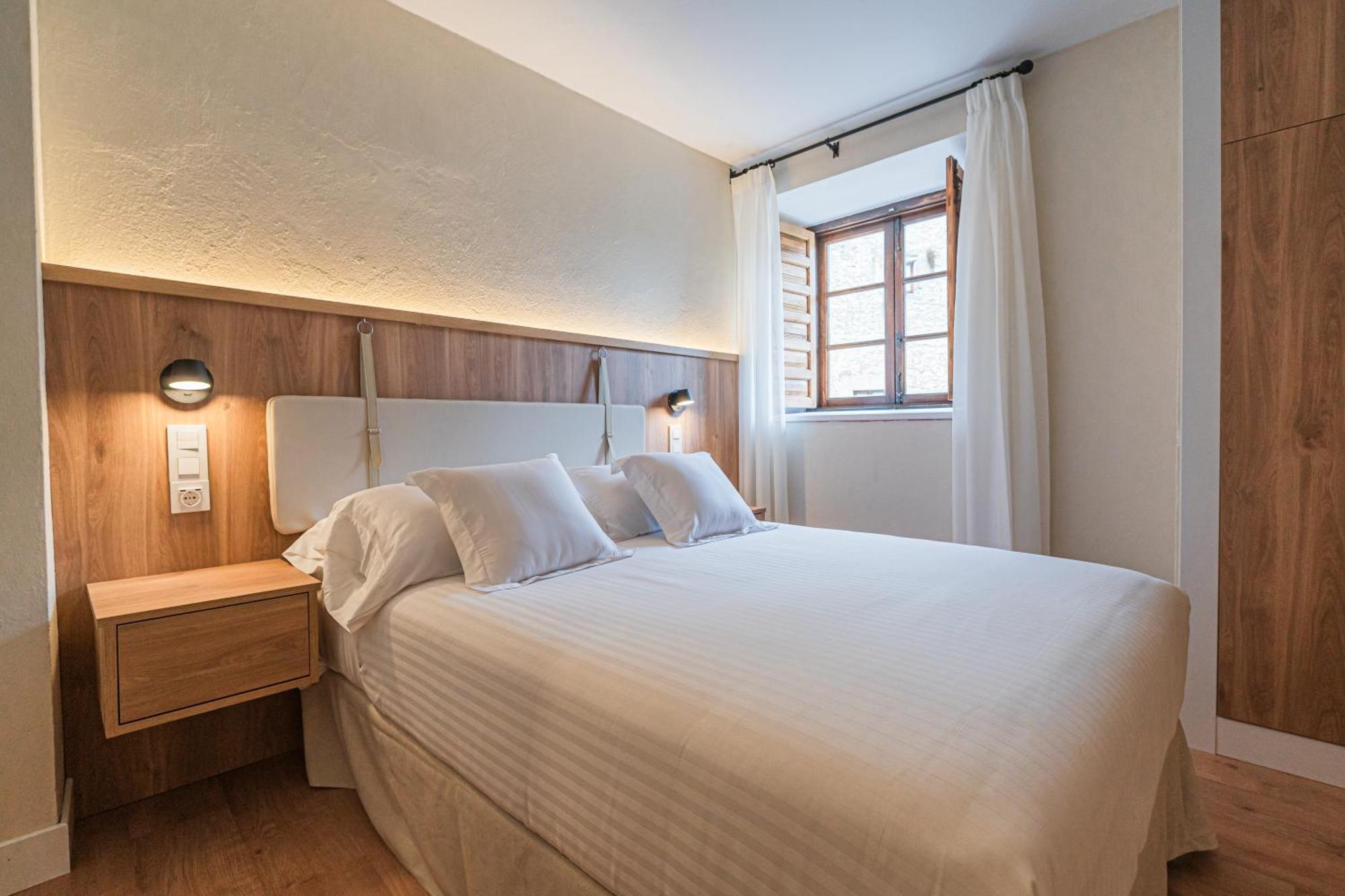 R Santillana Hotel 2*