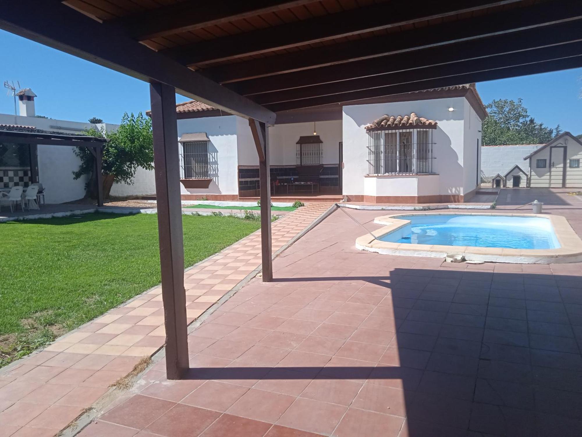 Agradable Chalet Con Piscina Escapadas. Сasa de vacaciones *