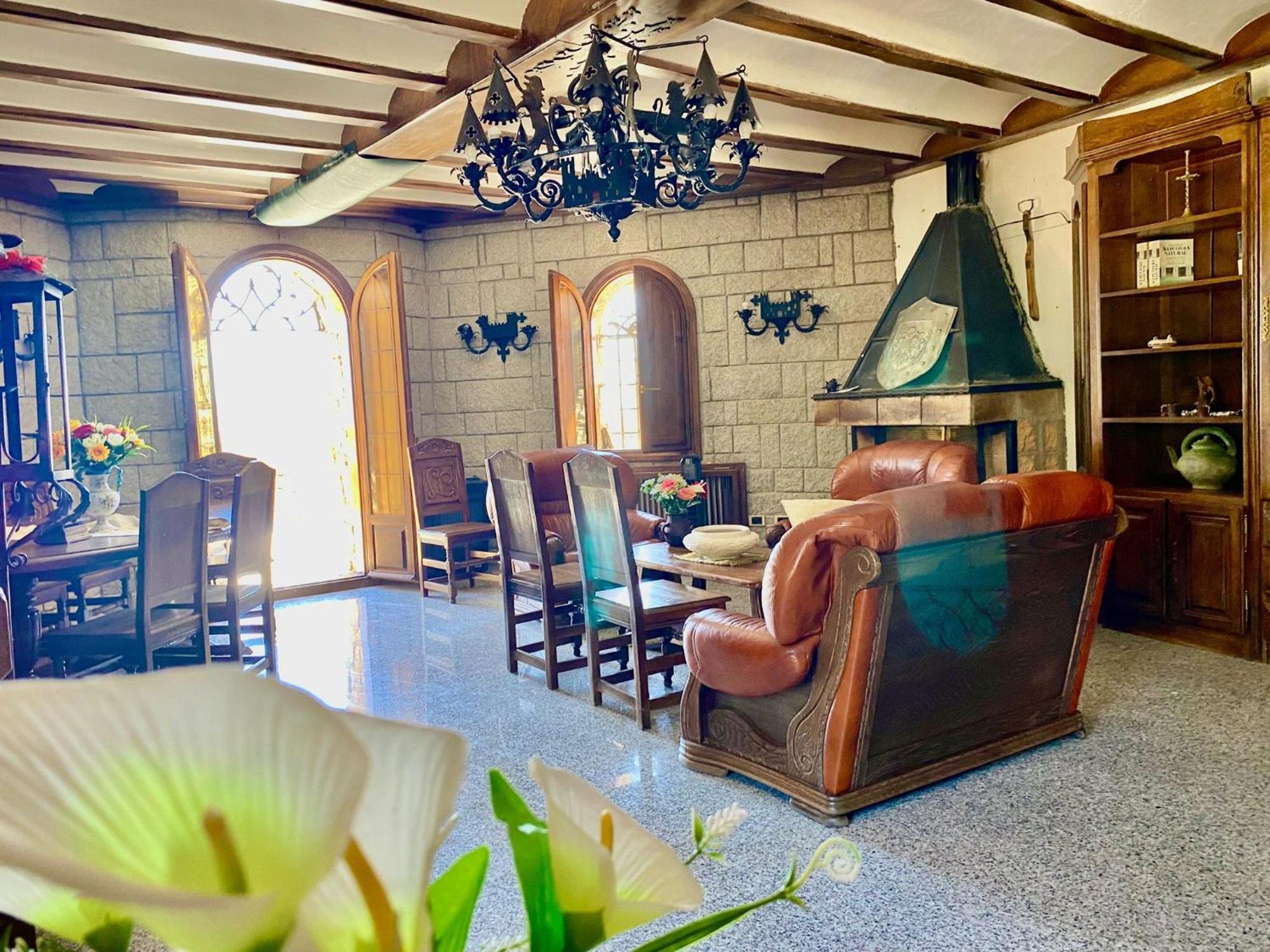 Chalet Magnífico Castillo Privado, Elevado En La Roca *