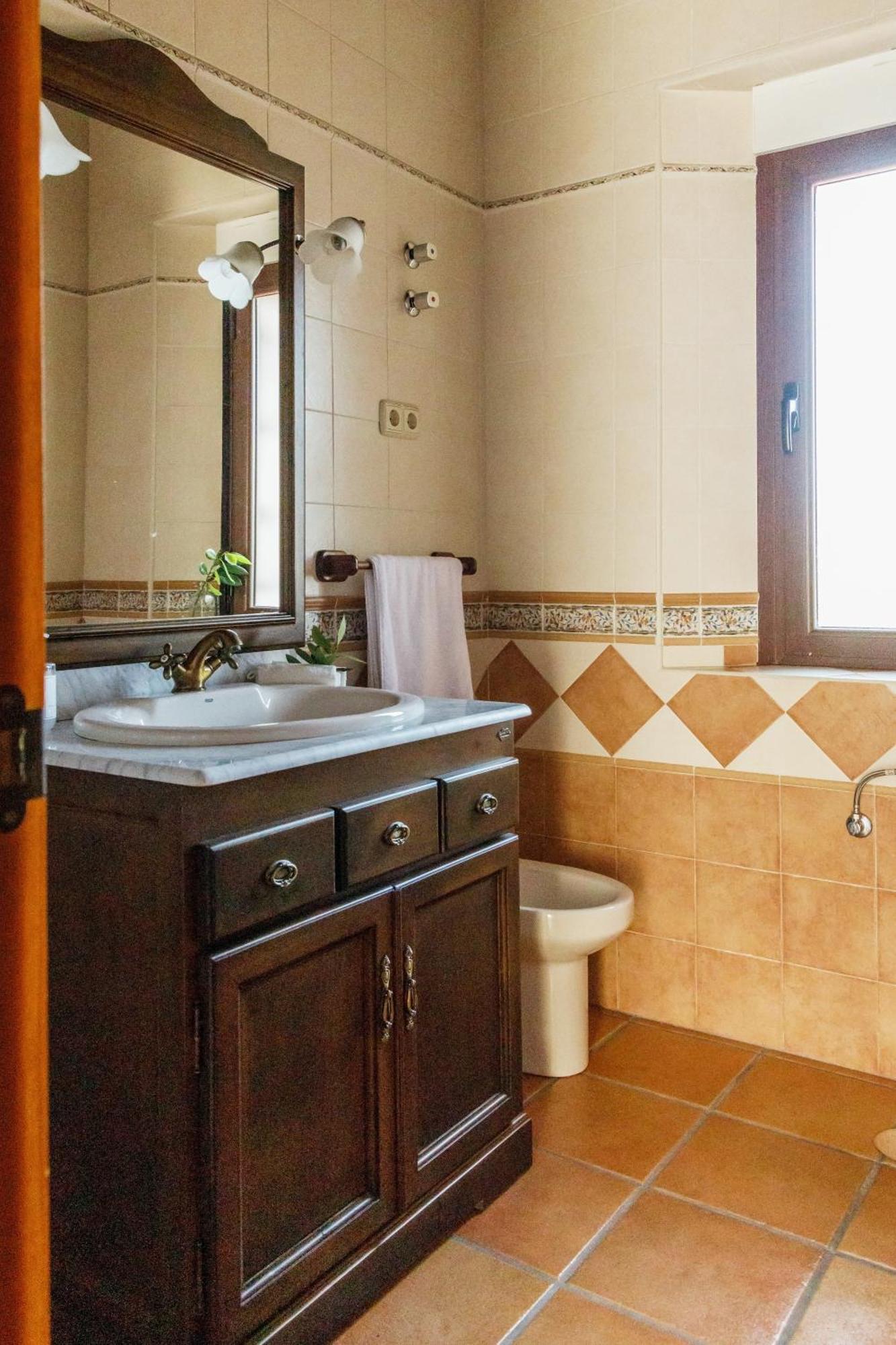 En Con Piscina Y Un Maravilloso Jardin Holiday home Candeleda