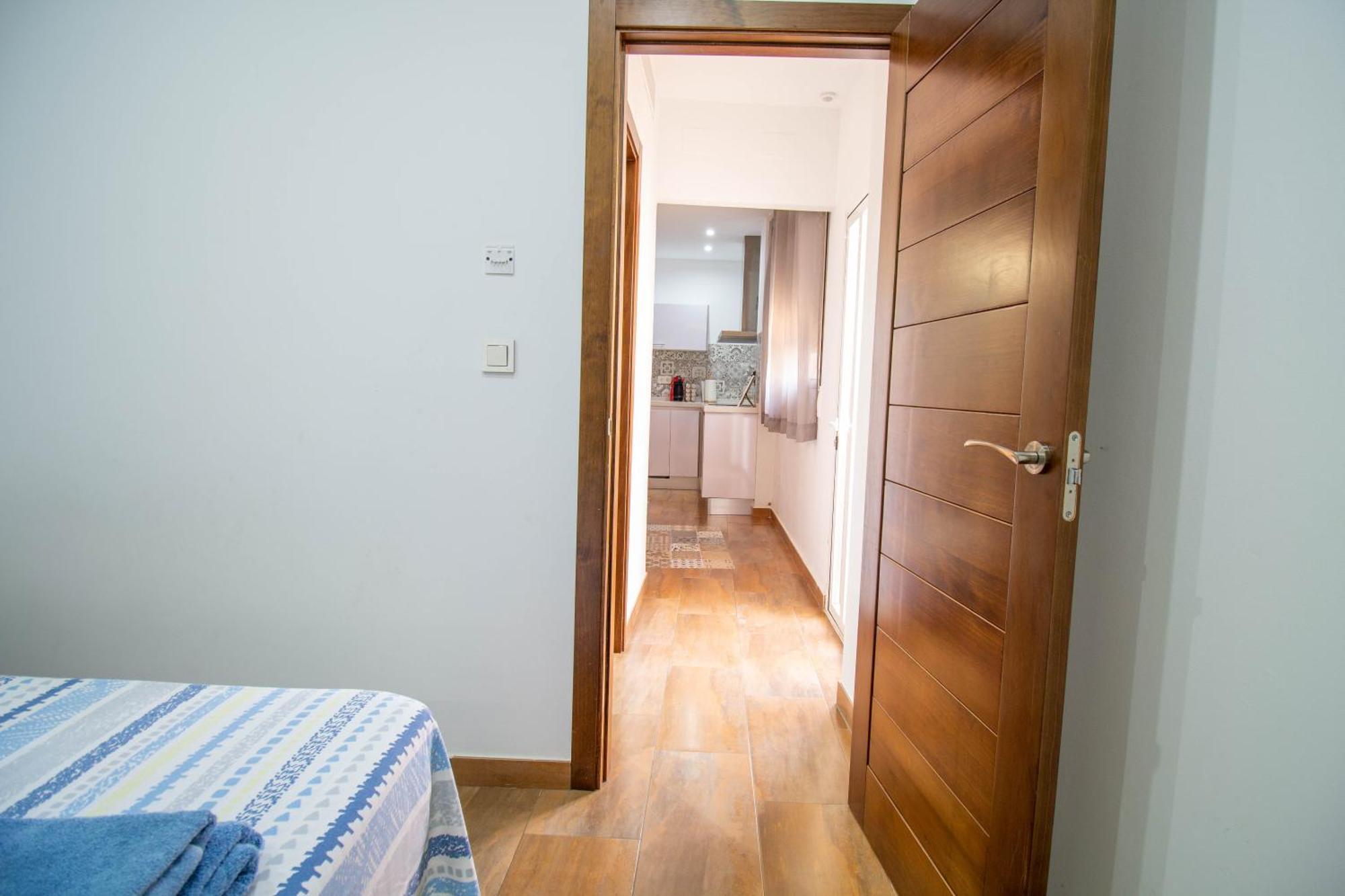 Rentitspain Confortable Con Patio En Apartamento
