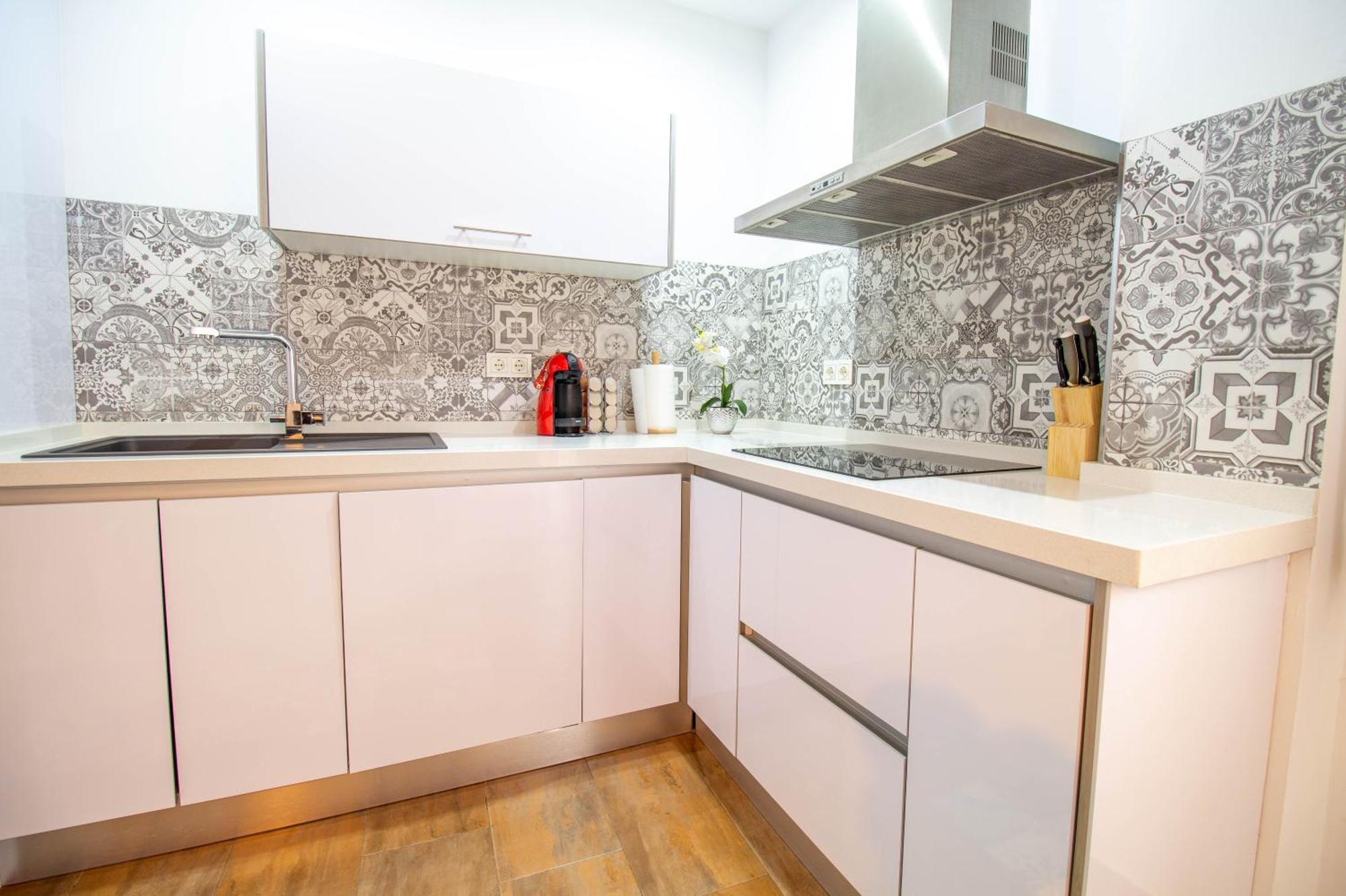 Rentitspain Confortable Con Patio En Apartamento Motril