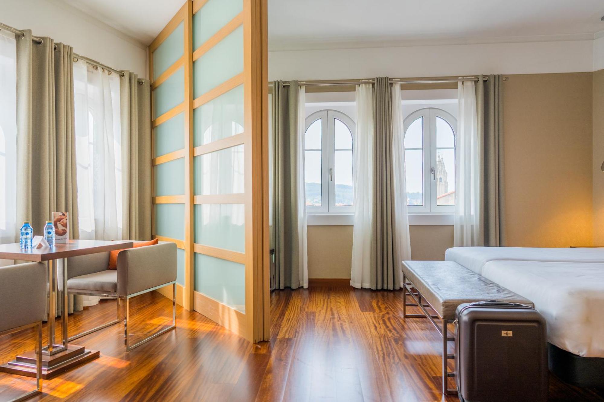Hotel Compostela 4*