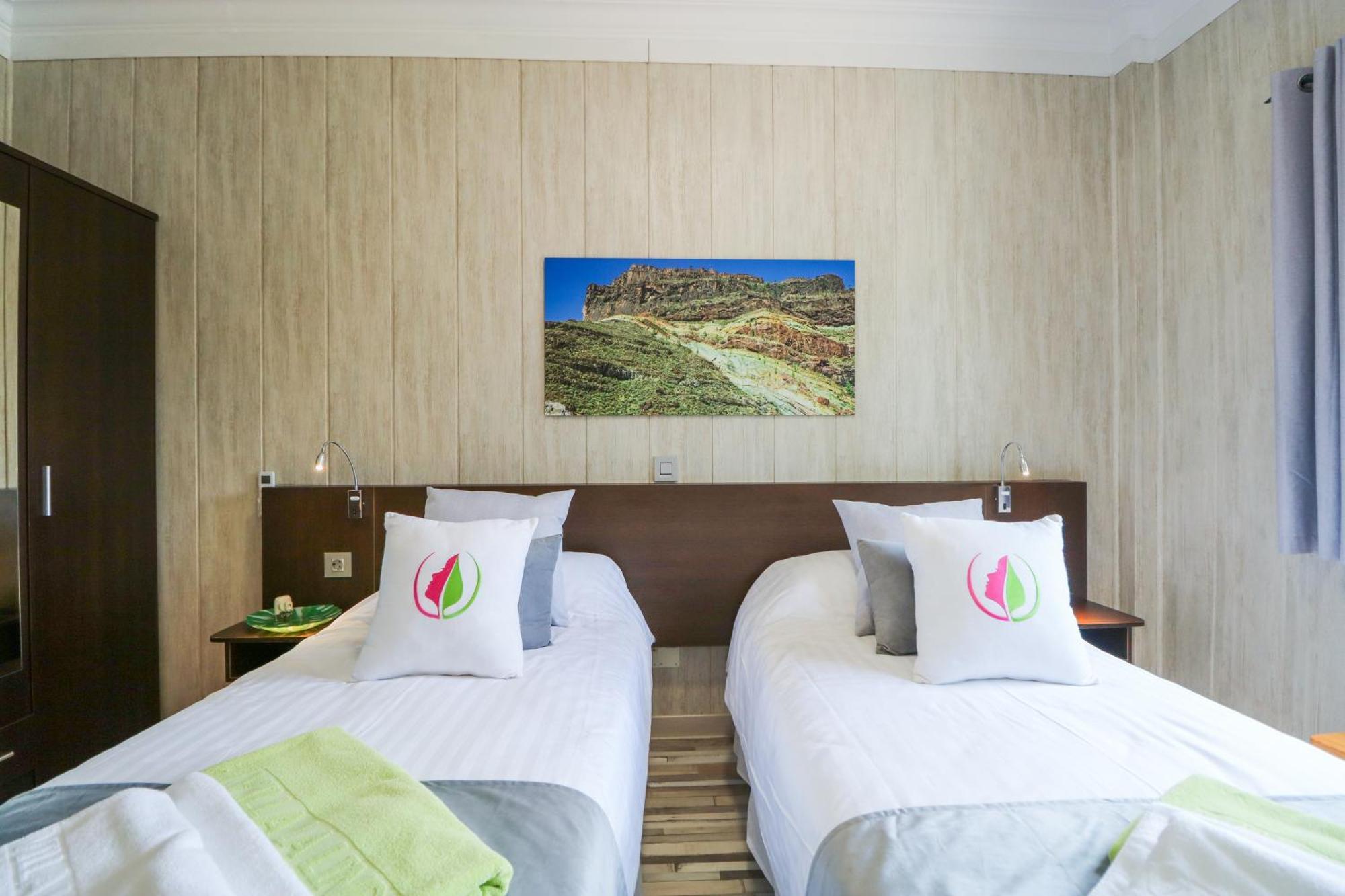 Majestic Mountain With Heated Pool Apartment