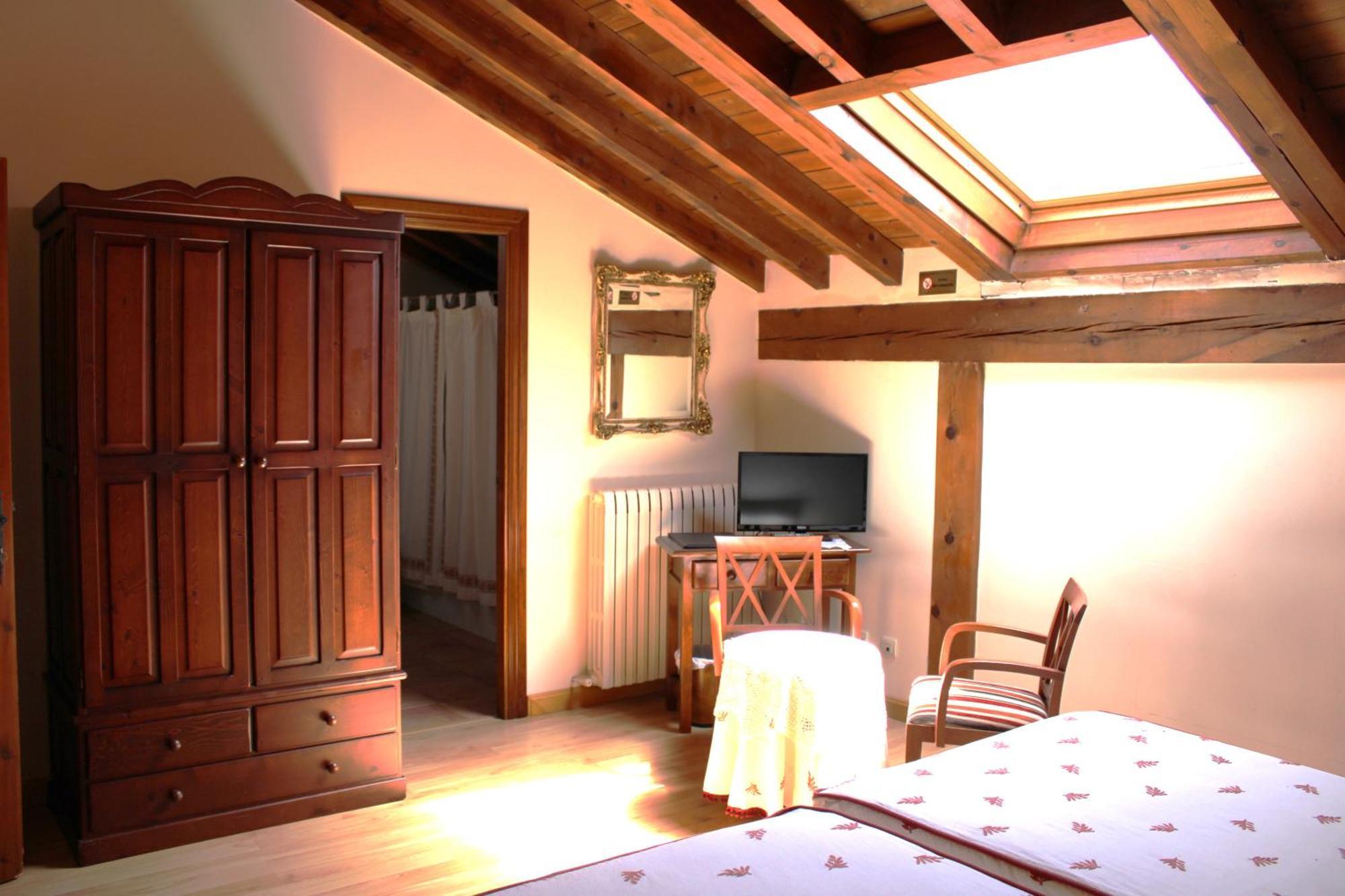 Hotel La De Numancia 2*