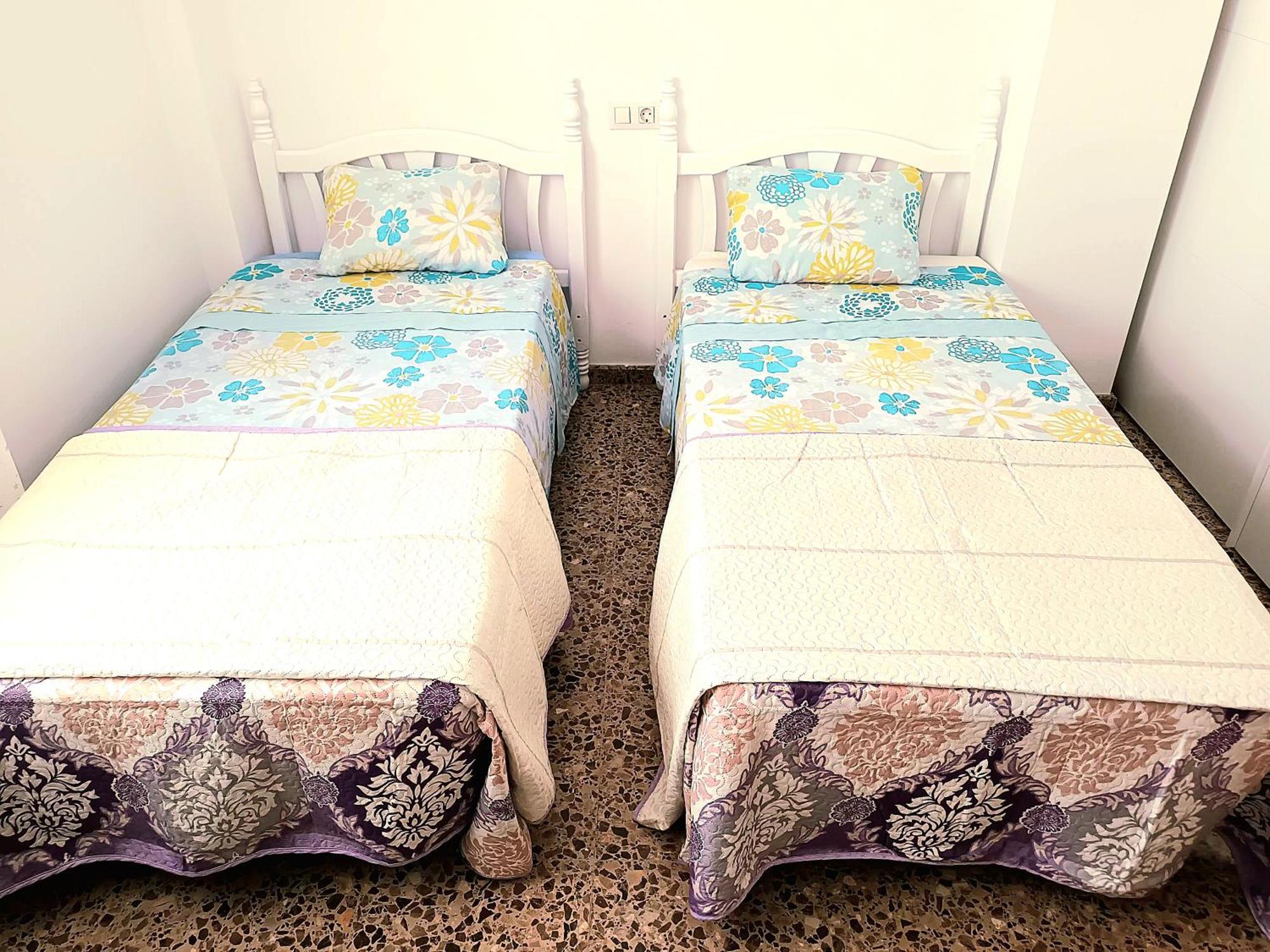 Piso Amplio De 3 Habitaciones, 2 Banos, Ascensor Y Parking