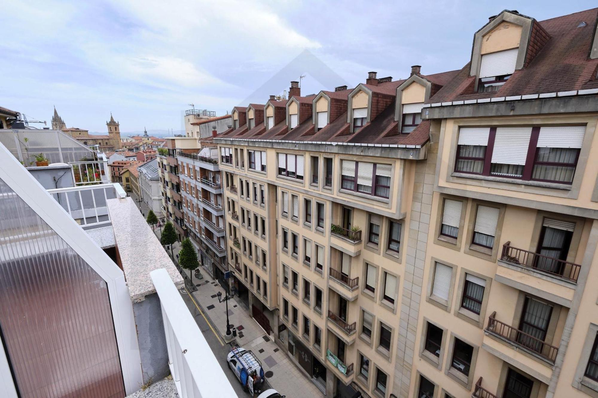 Apartamento Atico Quintana I - Con Terraza, Vistas A La Ciudad, En El Centro, Con Wifi Y Garaje