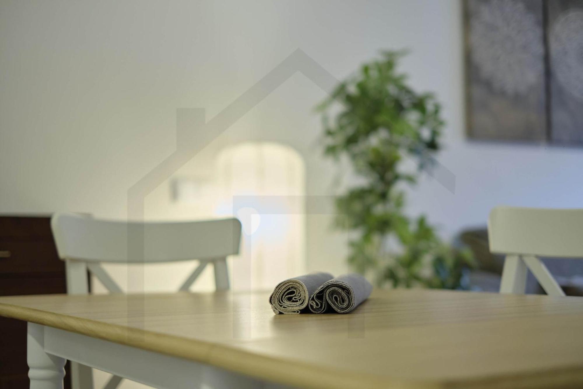 Apartamento Atico Quintana I - Con Terraza, Vistas A La Ciudad, En El Centro, Con Wifi Y Garaje