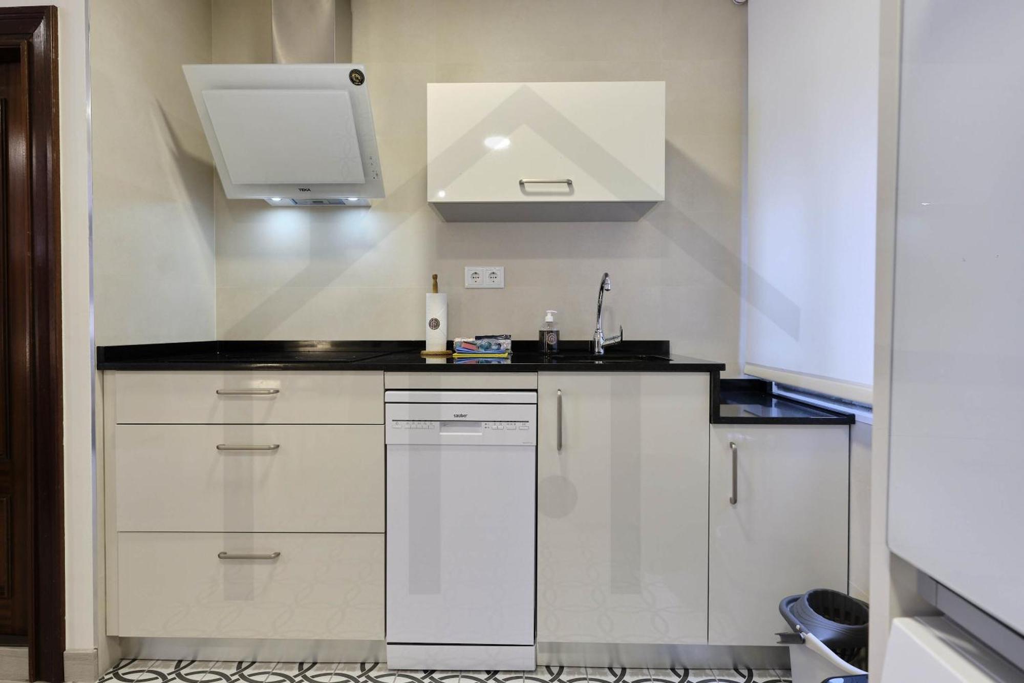 Atico Quintana I - Con Terraza, Vistas A La Ciudad, En El Centro, Con Wifi Y Garaje Apartamento