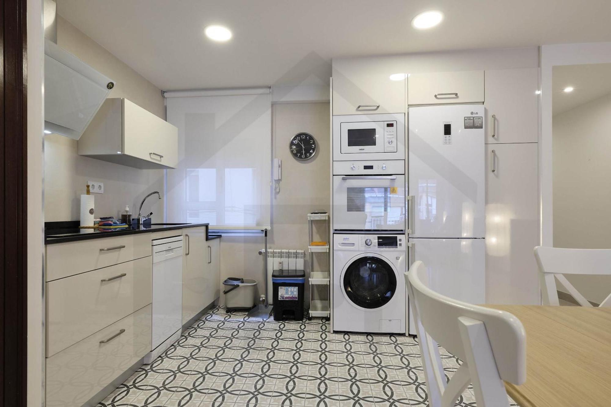 Apartamento Atico Quintana I - Con Terraza, Vistas A La Ciudad, En El Centro, Con Wifi Y Garaje Oviedo