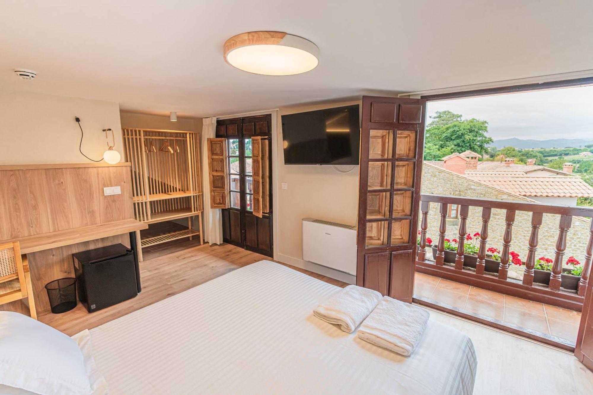 R Santillana Hotel 2*