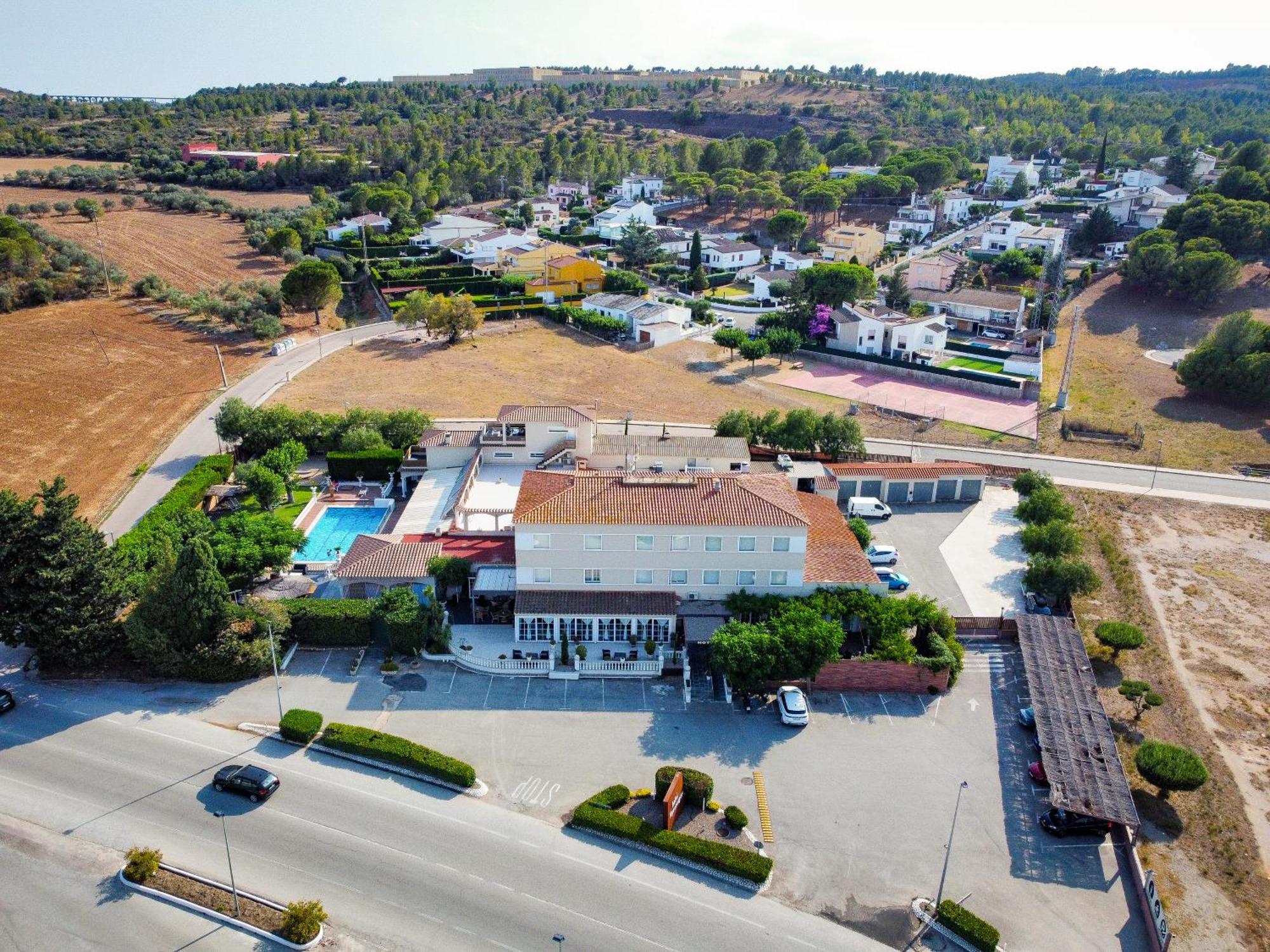 & Restaurant Figueres Parc Los Hostalets de Llers