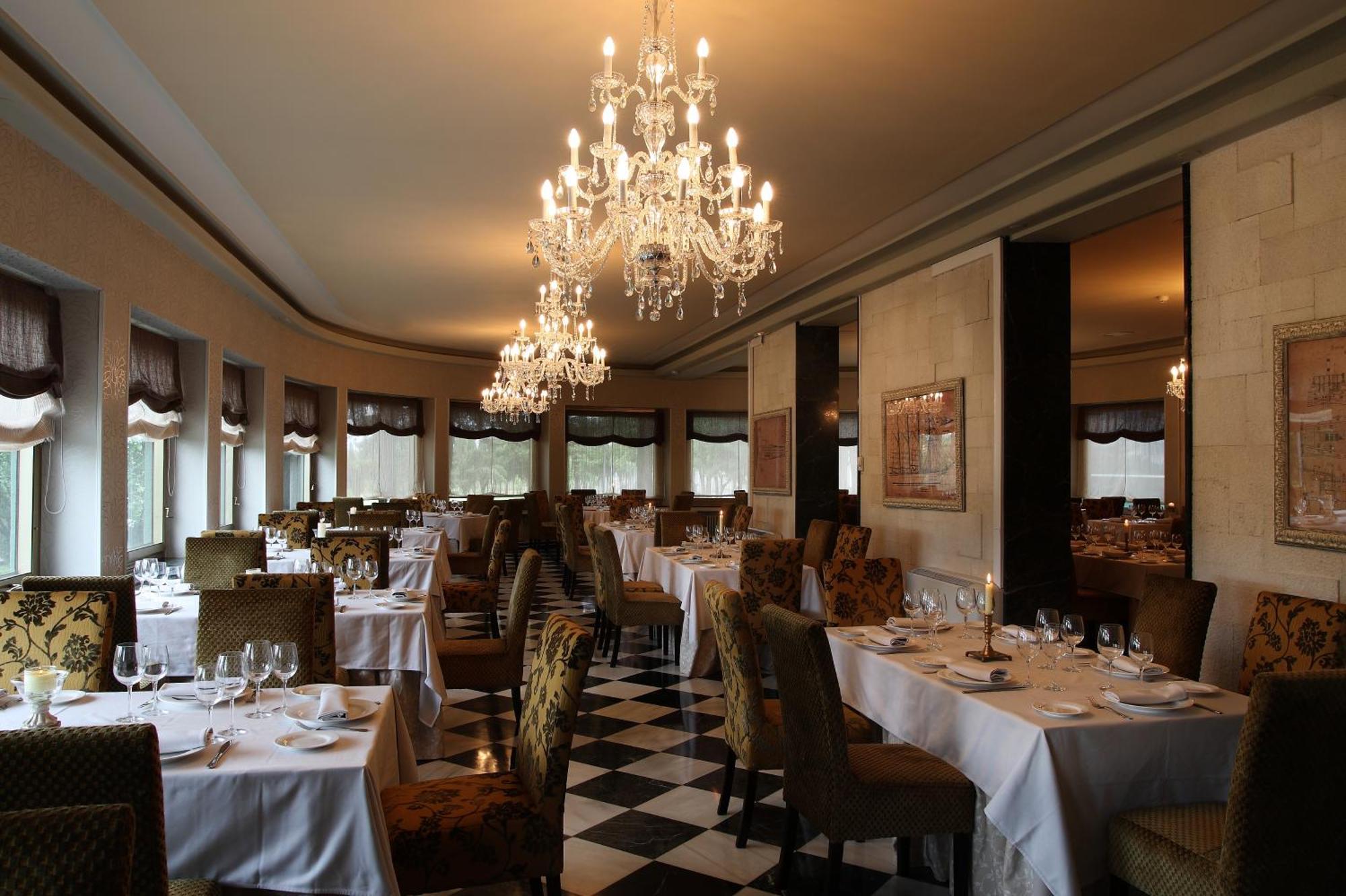 Hotel Restaurante El Valles 4 Estrellas 4*