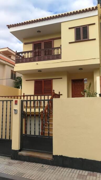 Amplia Casa 5 En Cruz Con Zona Trabajar