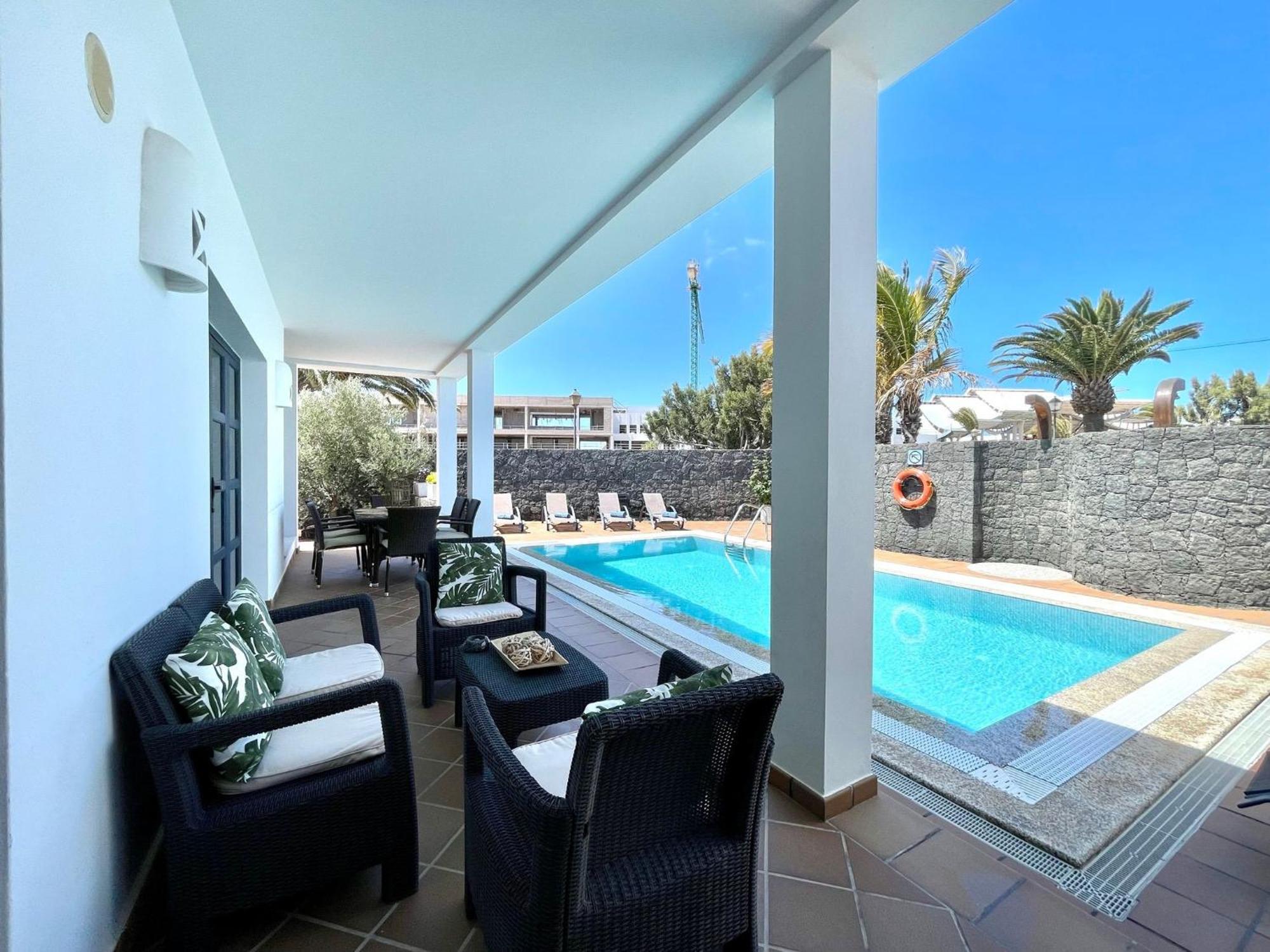 Villa Beautiful 5-bed In Playa Blanca (Lanzarote)