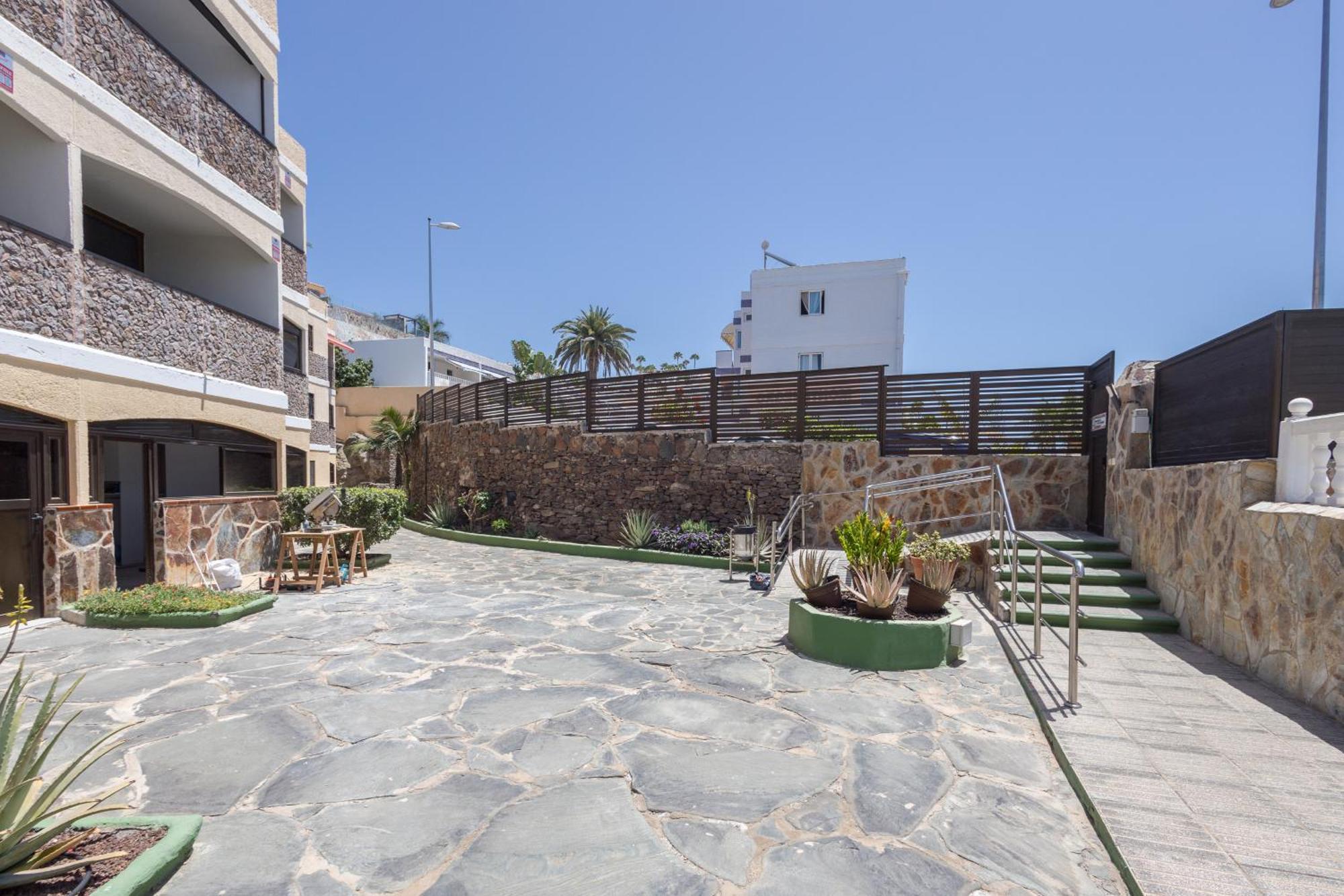 Lightbooking Montenegro Apartment