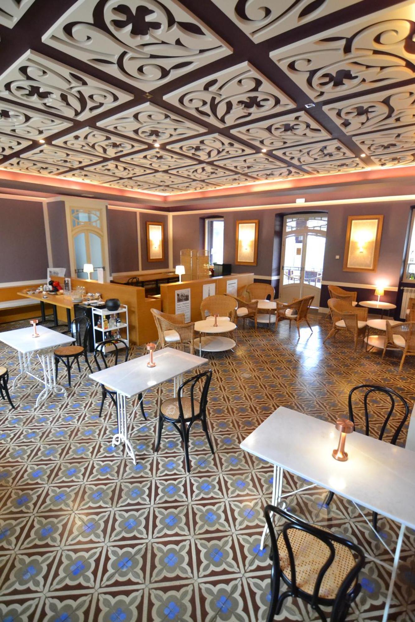 Hotel La Castellana - Y Desayuno 2*